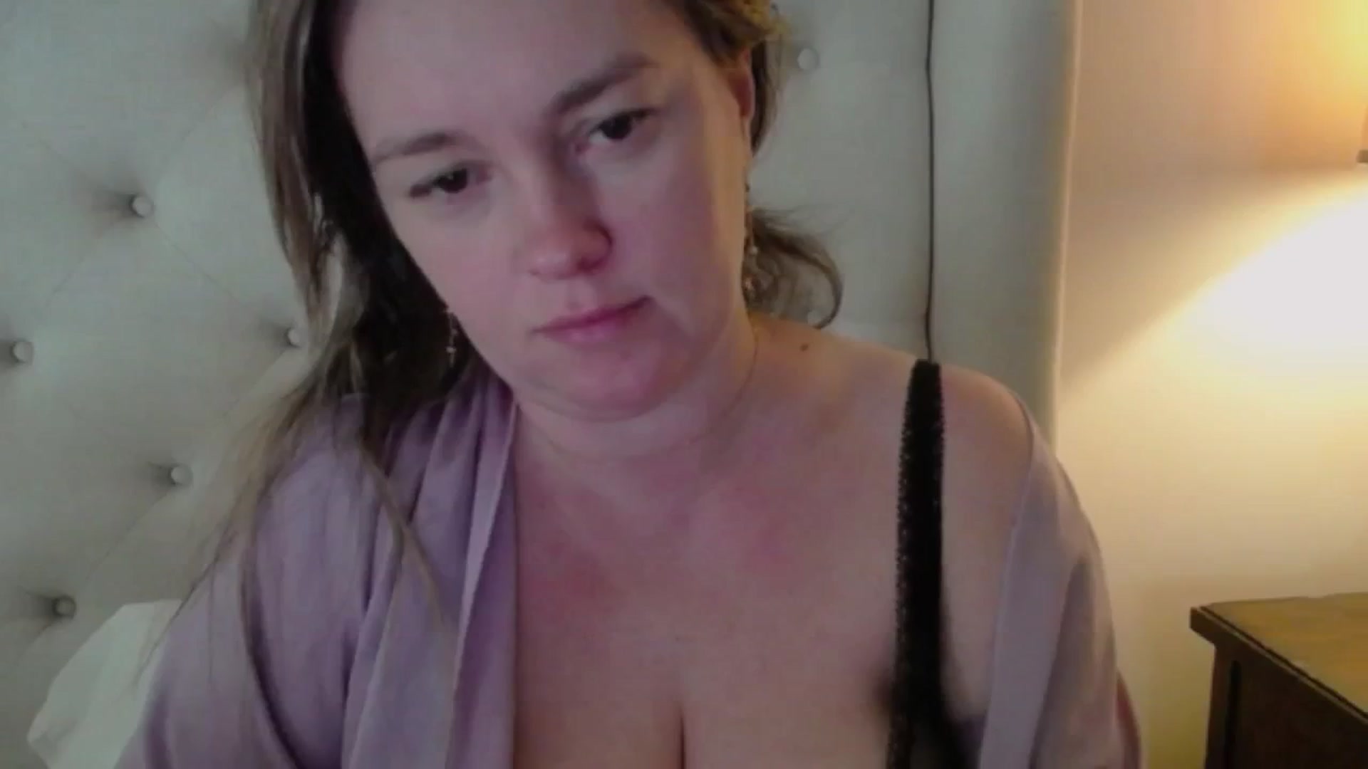 Gallery image thumbnail from J0llye's myfreecams stream on, 04/01/2025, 16:32 image 19 of 20