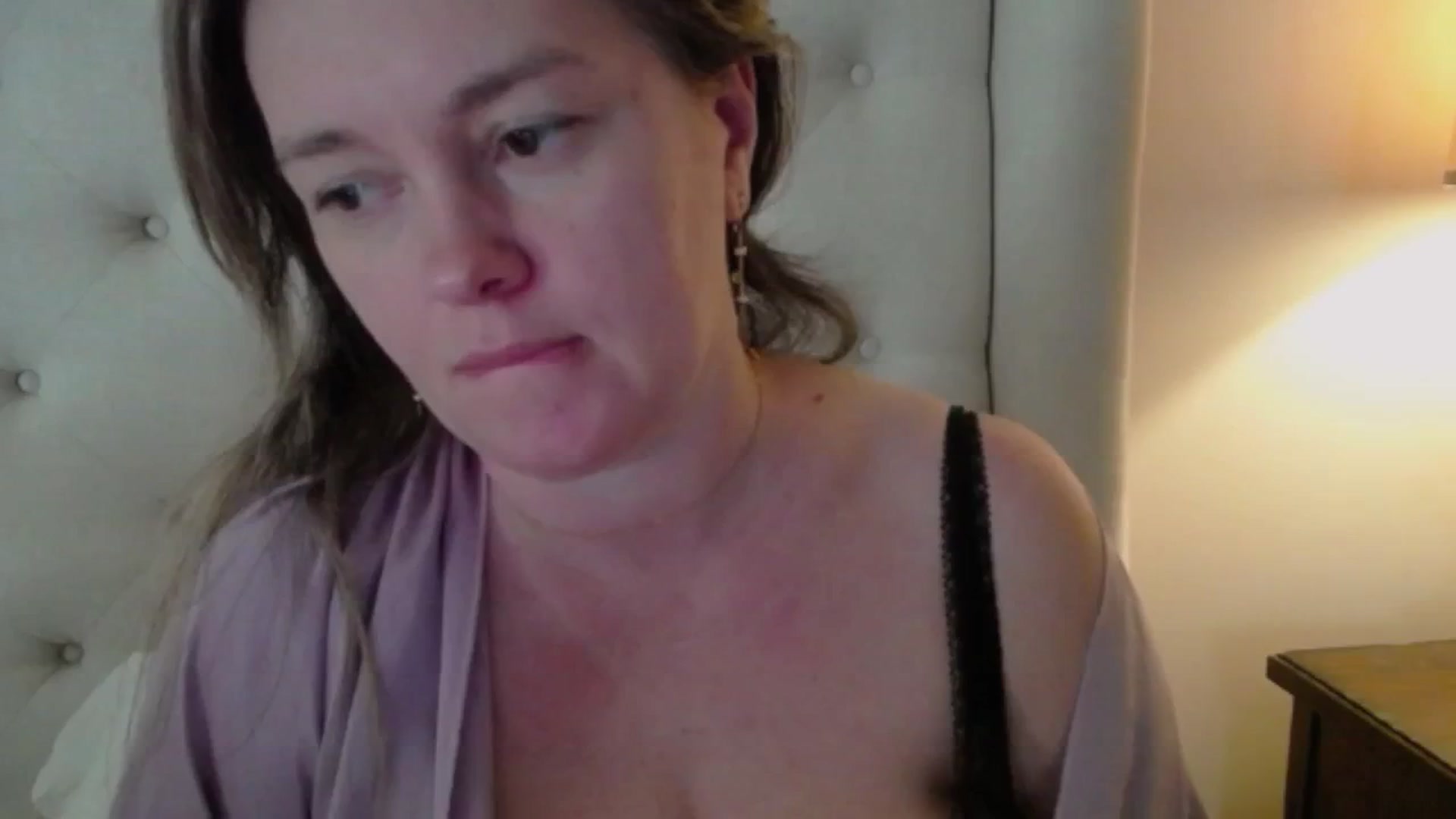 Gallery image thumbnail from J0llye's myfreecams stream on, 04/01/2025, 16:32 image 18 of 20