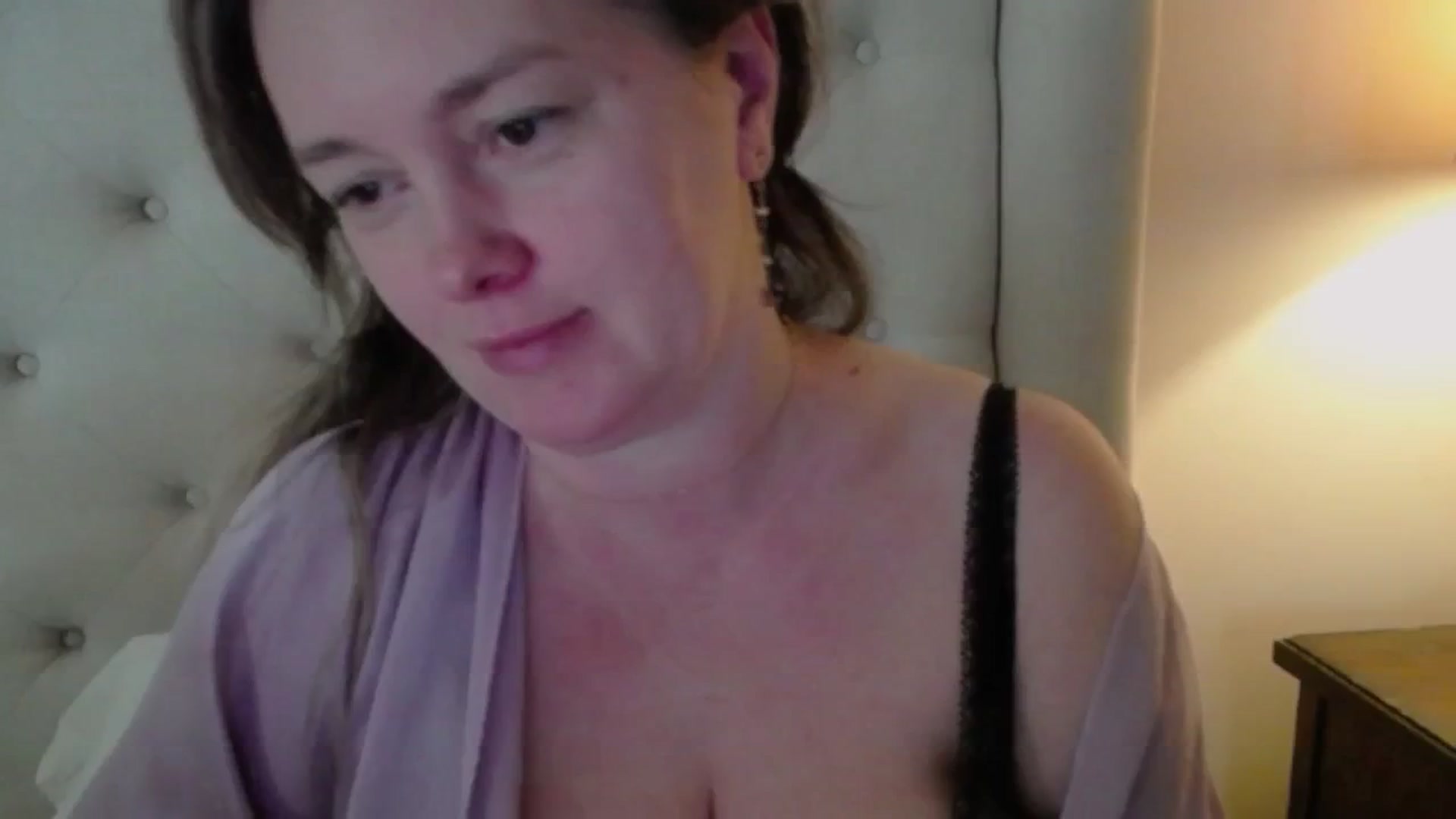 Gallery image thumbnail from J0llye's myfreecams stream on, 04/01/2025, 16:32 image 15 of 20