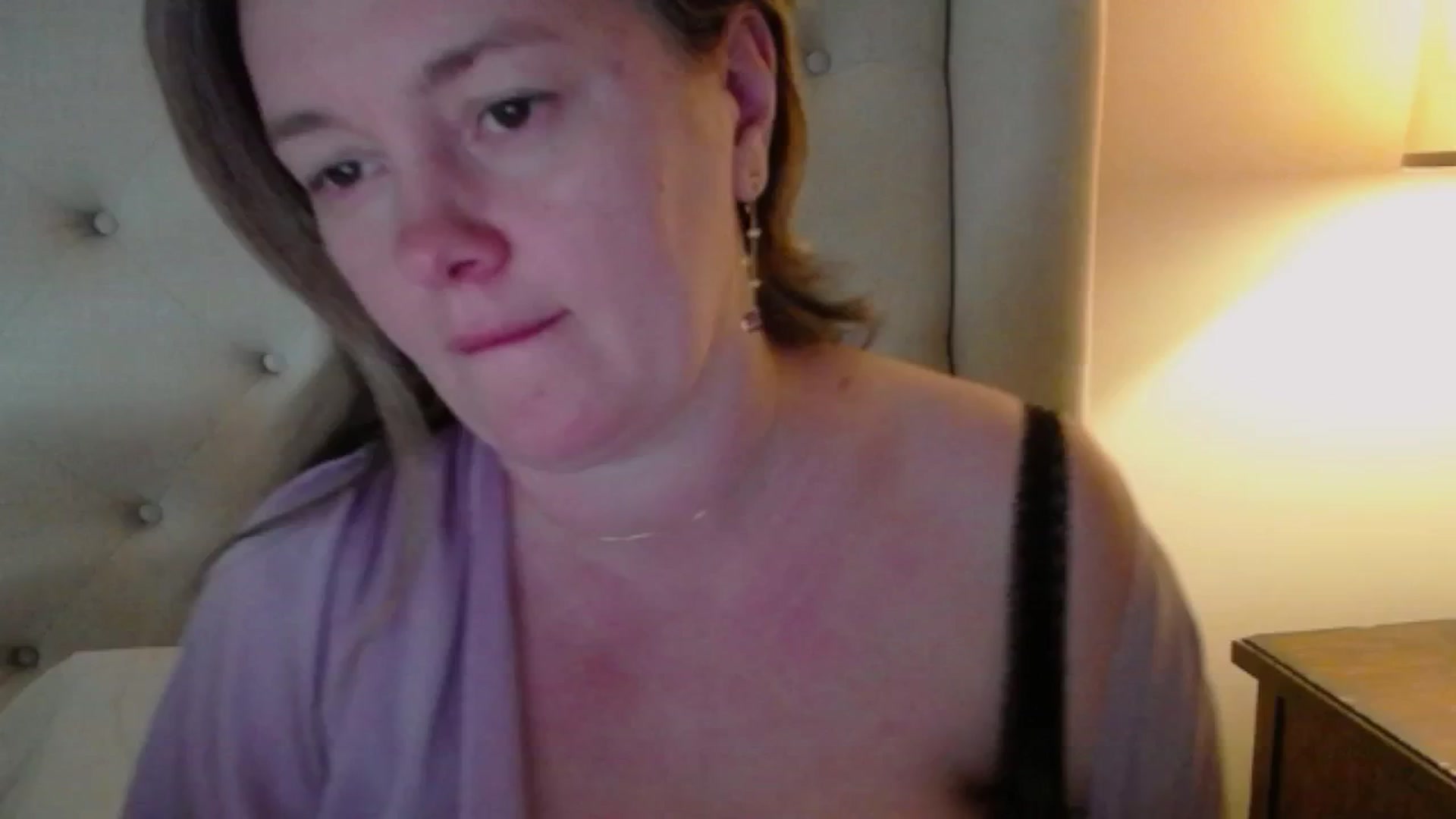 Gallery image thumbnail from J0llye's myfreecams stream on, 04/01/2025, 18:32 image 18 of 20