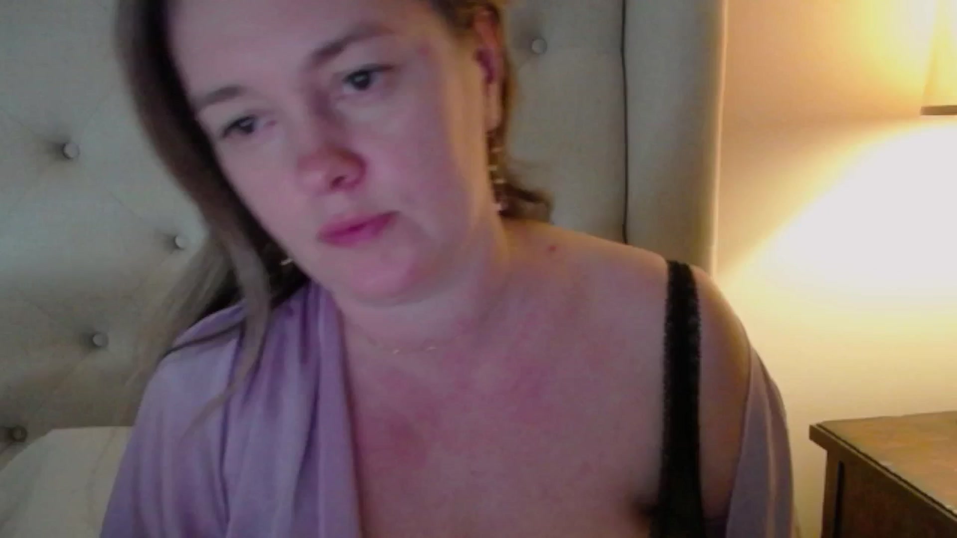 Gallery image thumbnail from J0llye's myfreecams stream on, 04/01/2025, 18:32 image 17 of 20