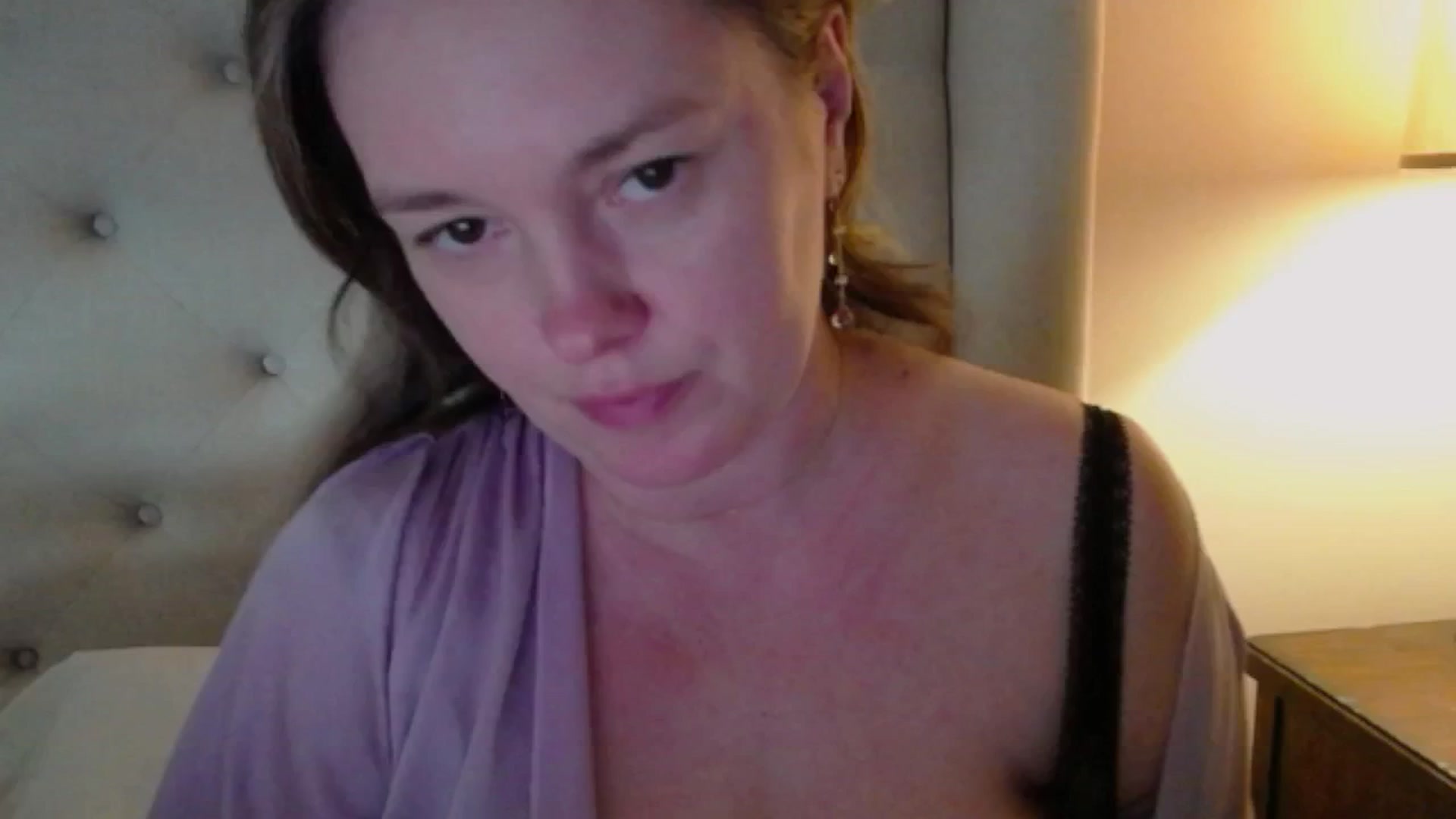 Gallery image thumbnail from J0llye's myfreecams stream on, 04/01/2025, 18:32 image 15 of 20