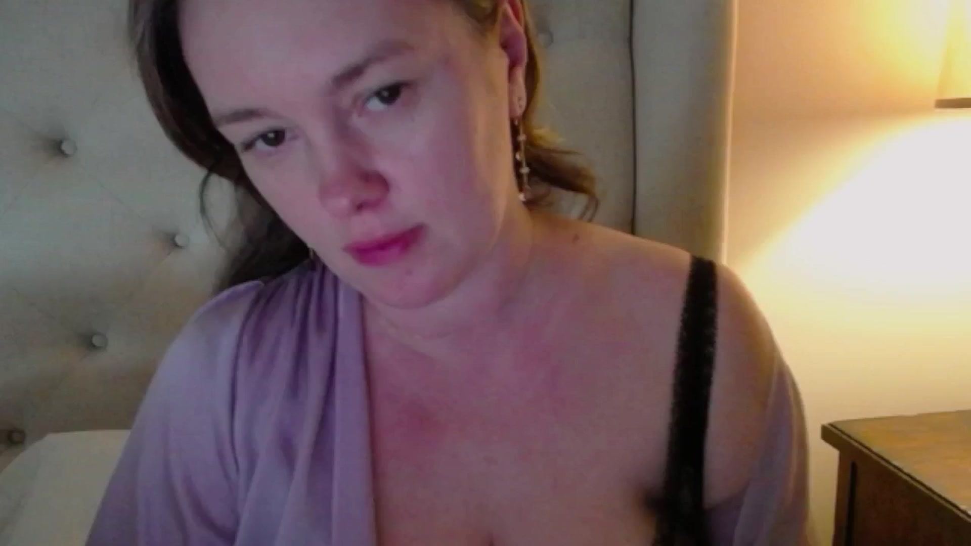 Gallery image thumbnail from J0llye's myfreecams stream on, 04/01/2025, 18:32 image 10 of 20
