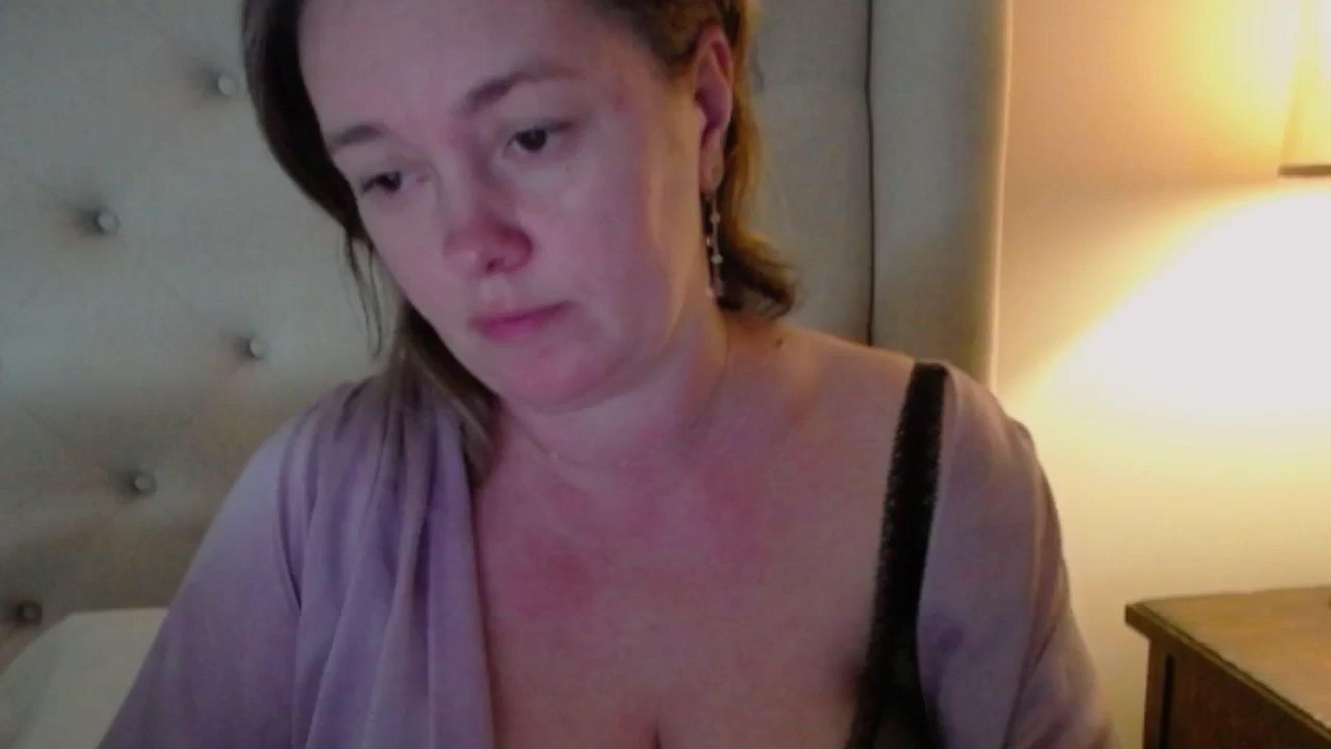 Gallery image thumbnail from J0llye's myfreecams stream on, 04/01/2025, 18:32 image 5 of 20