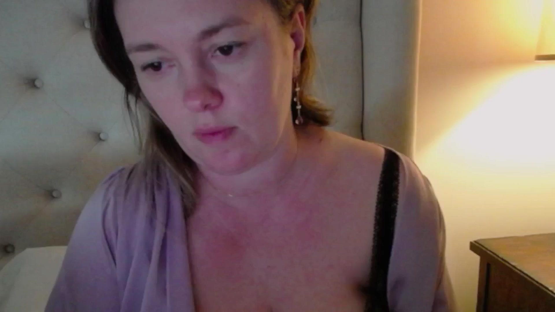 Gallery image thumbnail from J0llye's myfreecams stream on, 04/01/2025, 18:32 image 8 of 20