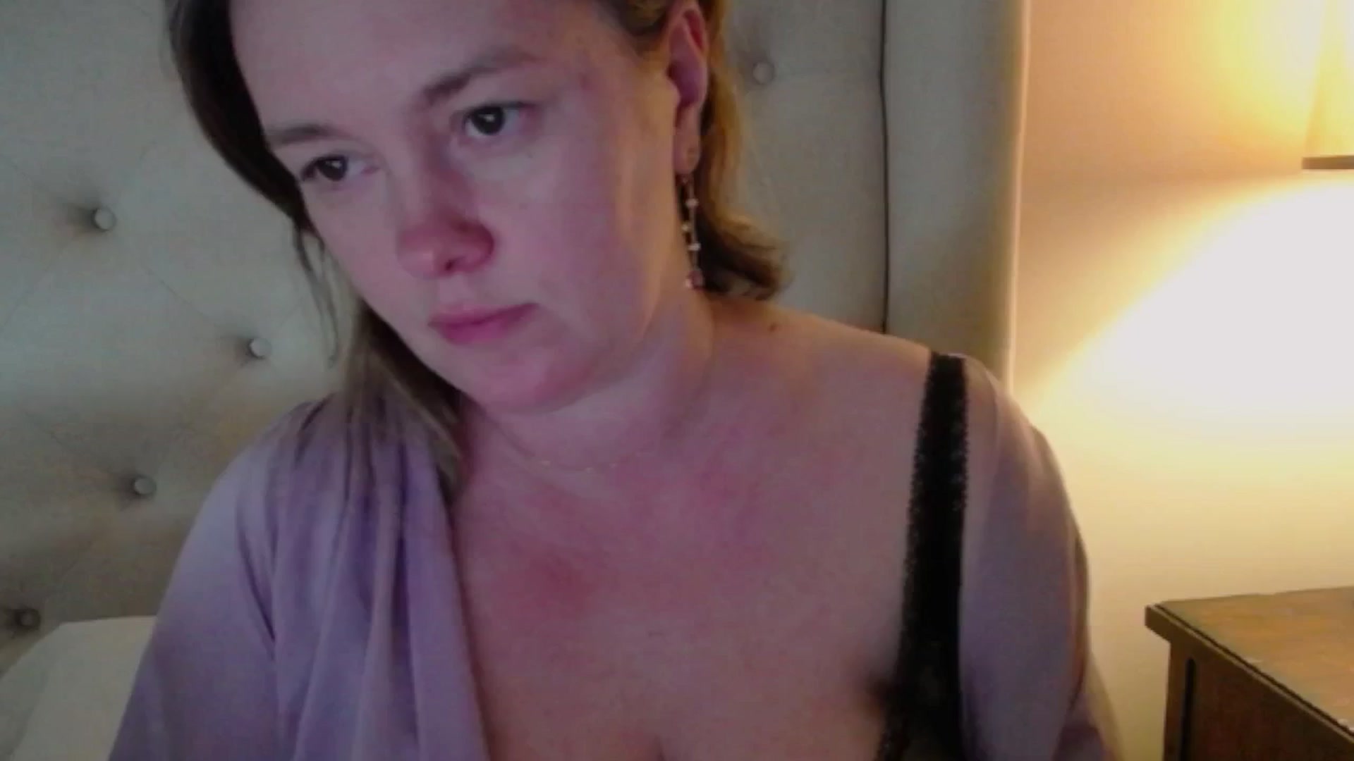 Gallery image thumbnail from J0llye's myfreecams stream on, 04/01/2025, 18:32 image 4 of 20