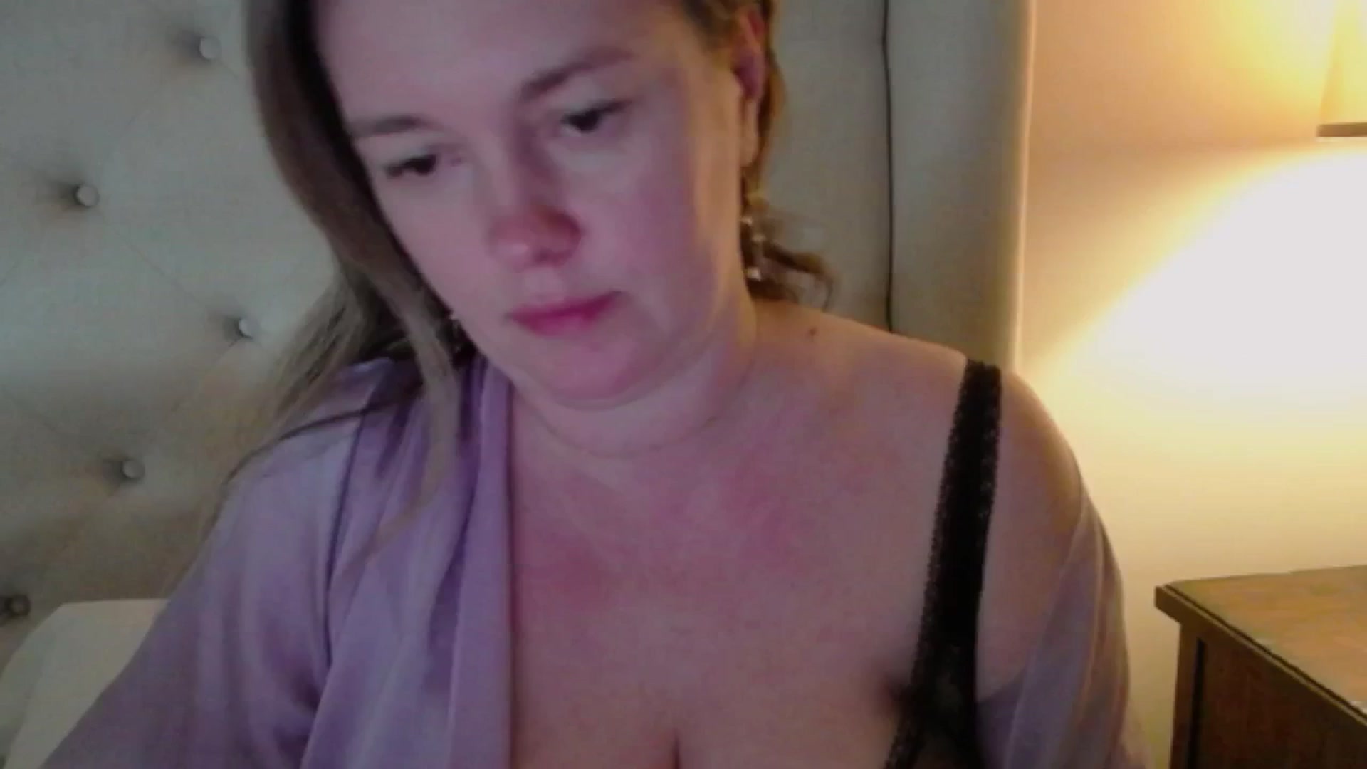 Gallery image thumbnail from J0llye's myfreecams stream on, 04/01/2025, 18:32 image 19 of 20