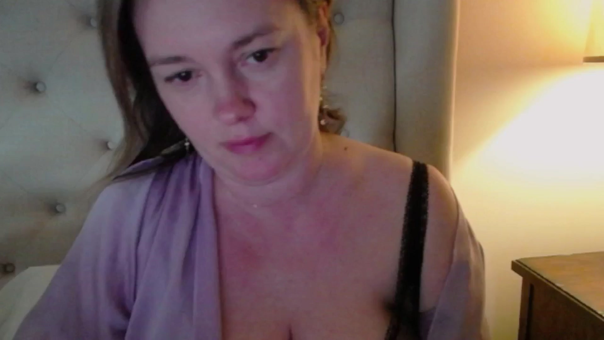 Gallery image thumbnail from J0llye's myfreecams stream on, 04/01/2025, 18:32 image 16 of 20