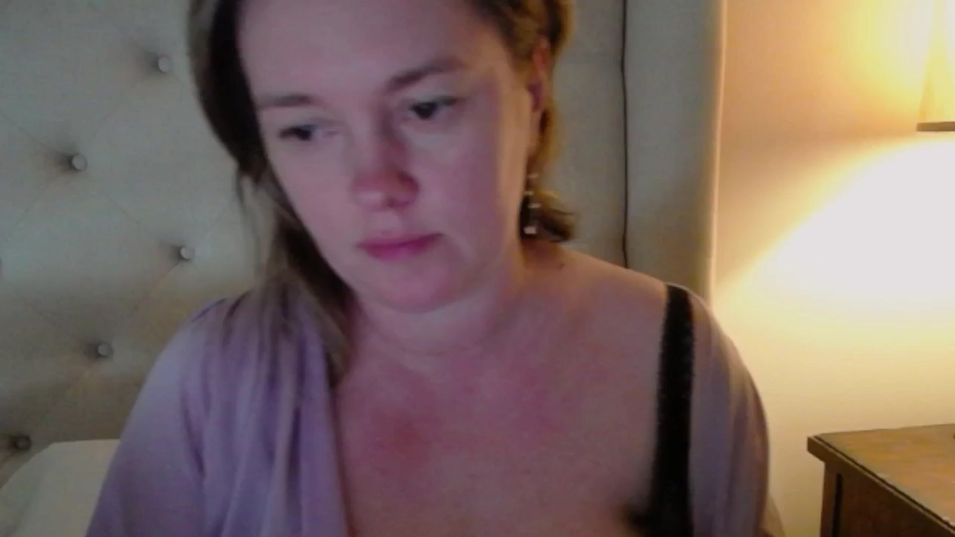 Gallery image thumbnail from J0llye's myfreecams stream on, 04/01/2025, 18:32 image 6 of 20