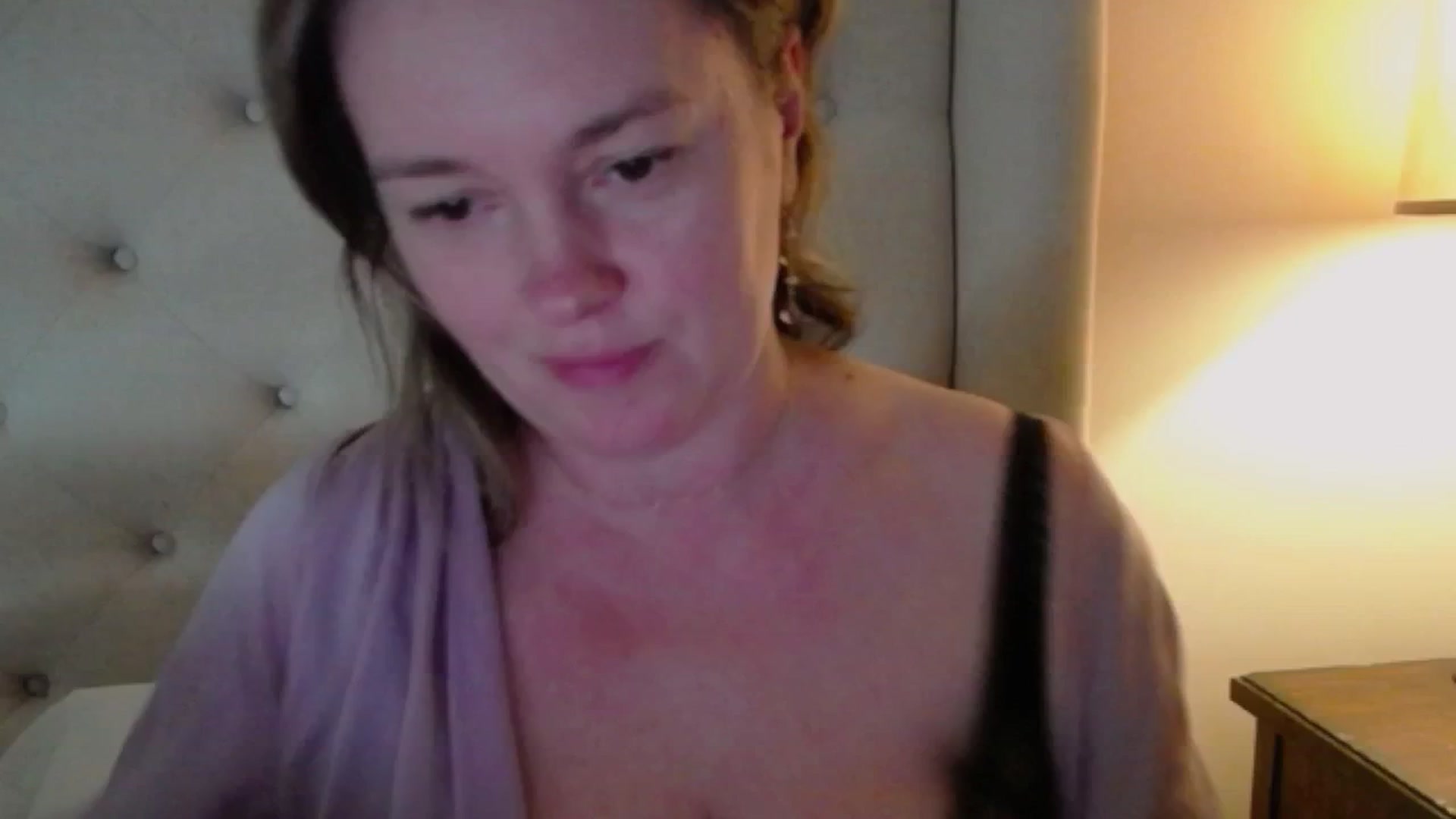 Gallery image thumbnail from J0llye's myfreecams stream on, 04/01/2025, 18:32 image 3 of 20