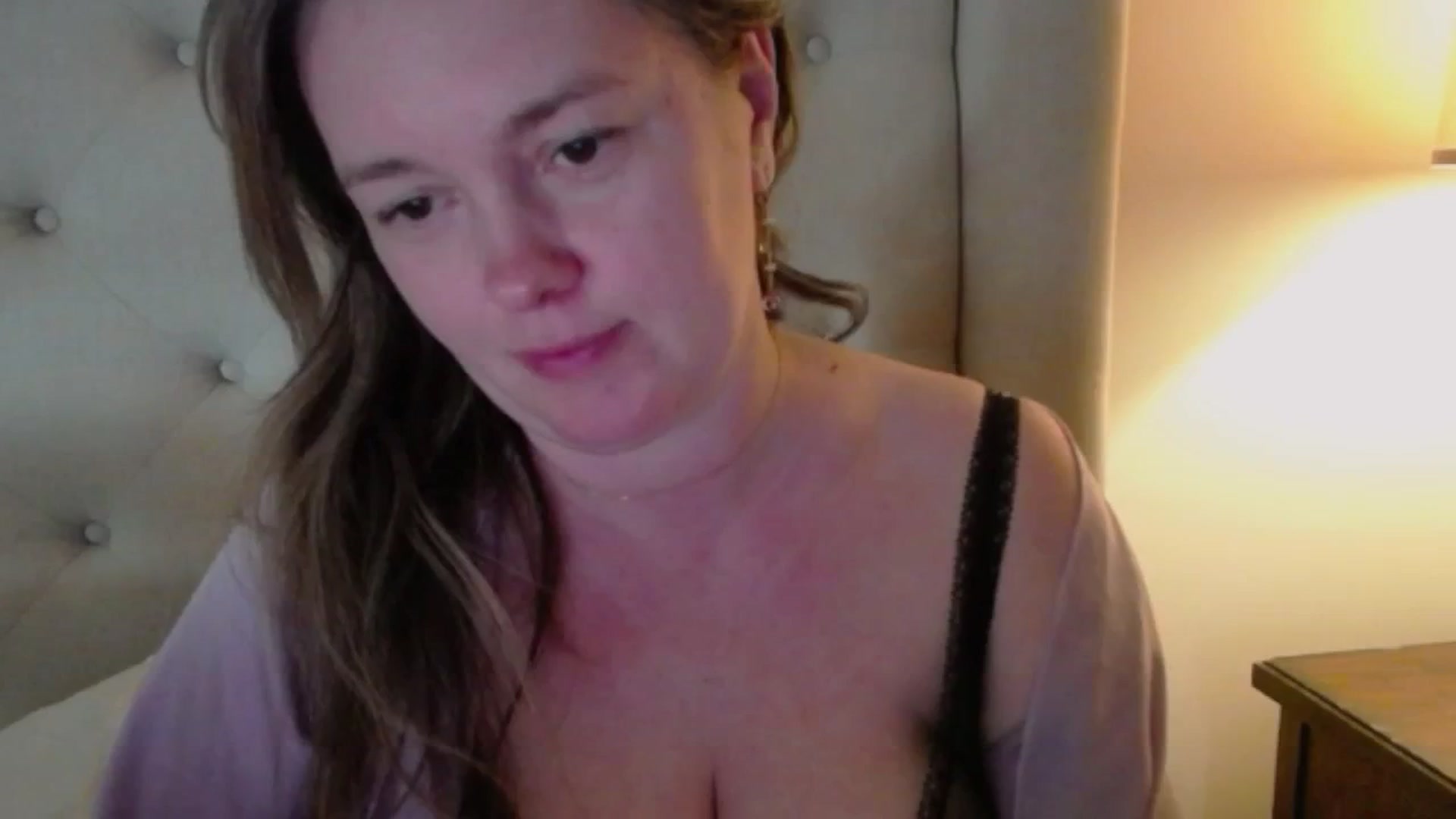 Gallery image thumbnail from J0llye's myfreecams stream on, 04/01/2025, 19:29 image 7 of 20