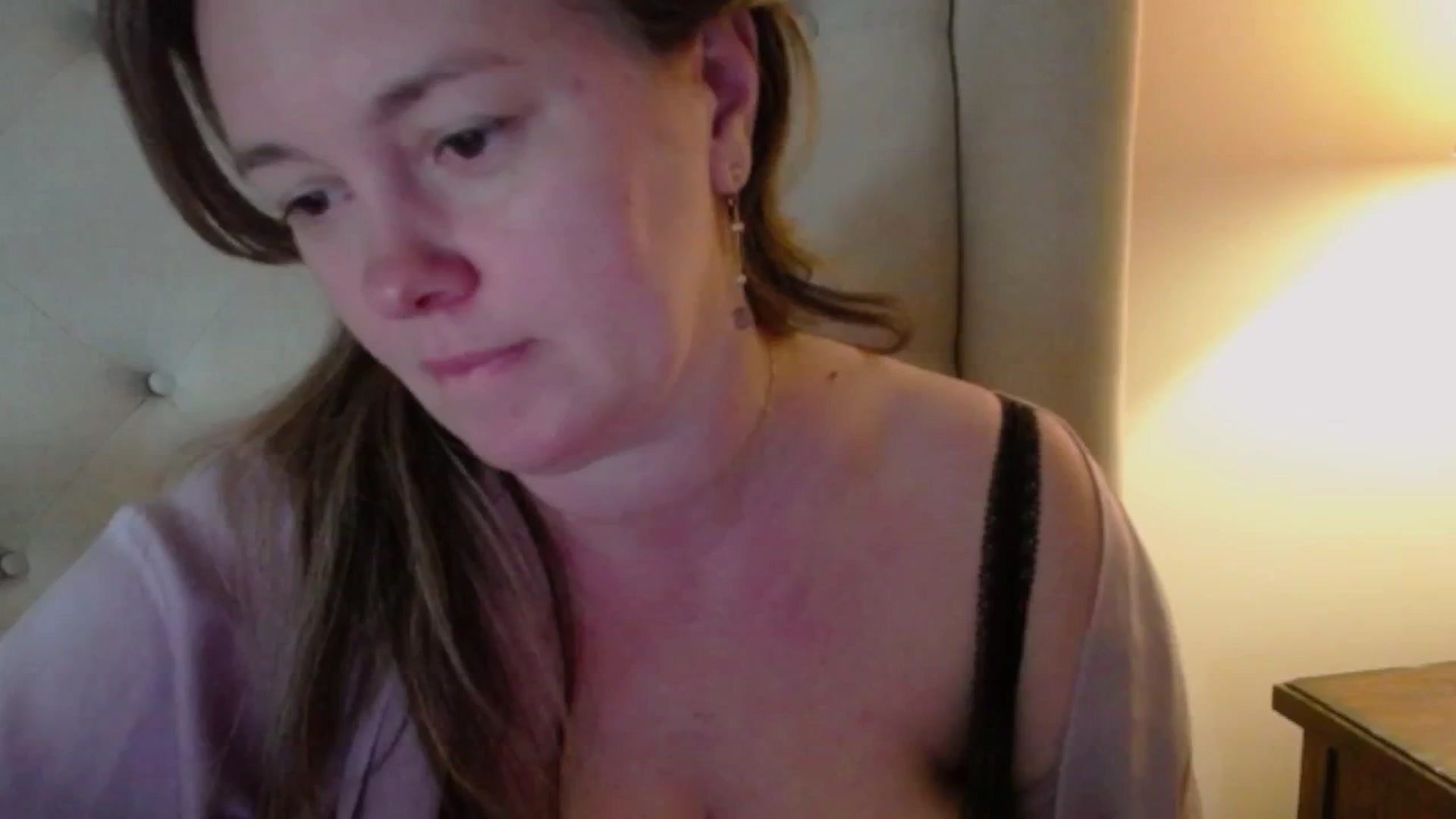 Gallery image thumbnail from J0llye's myfreecams stream on, 04/01/2025, 19:29 image 14 of 20