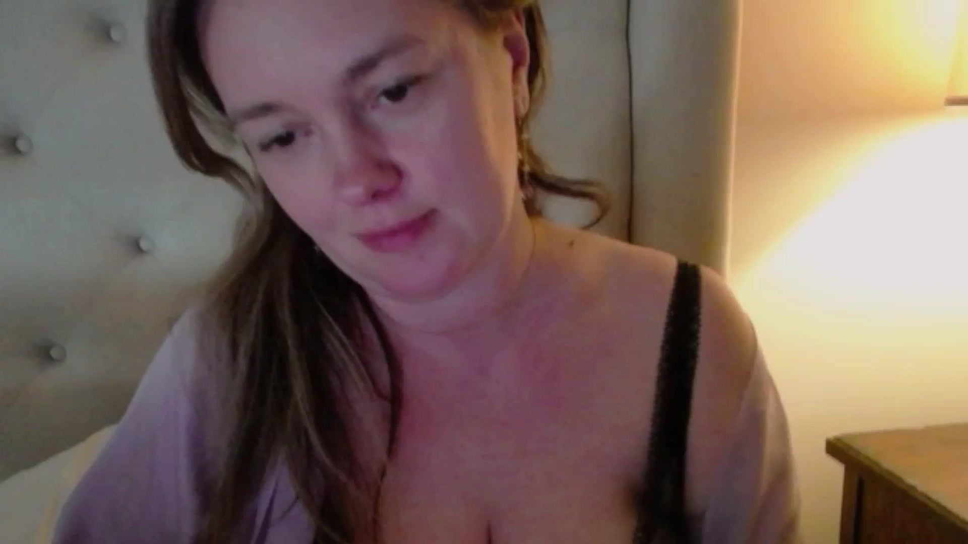 Gallery image thumbnail from J0llye's myfreecams stream on, 04/01/2025, 19:29 image 10 of 20