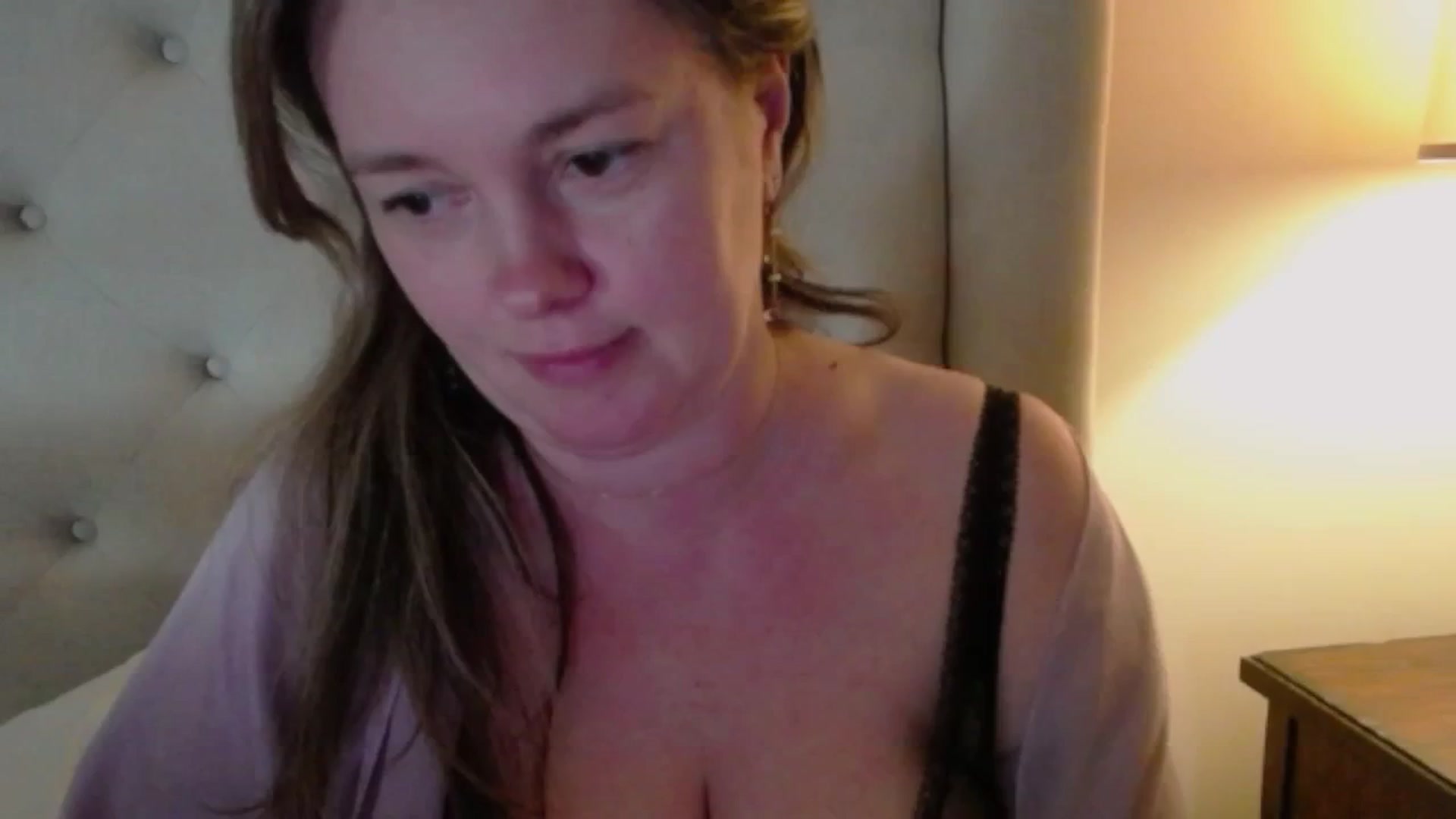 Gallery image thumbnail from J0llye's myfreecams stream on, 04/01/2025, 19:29 image 11 of 20
