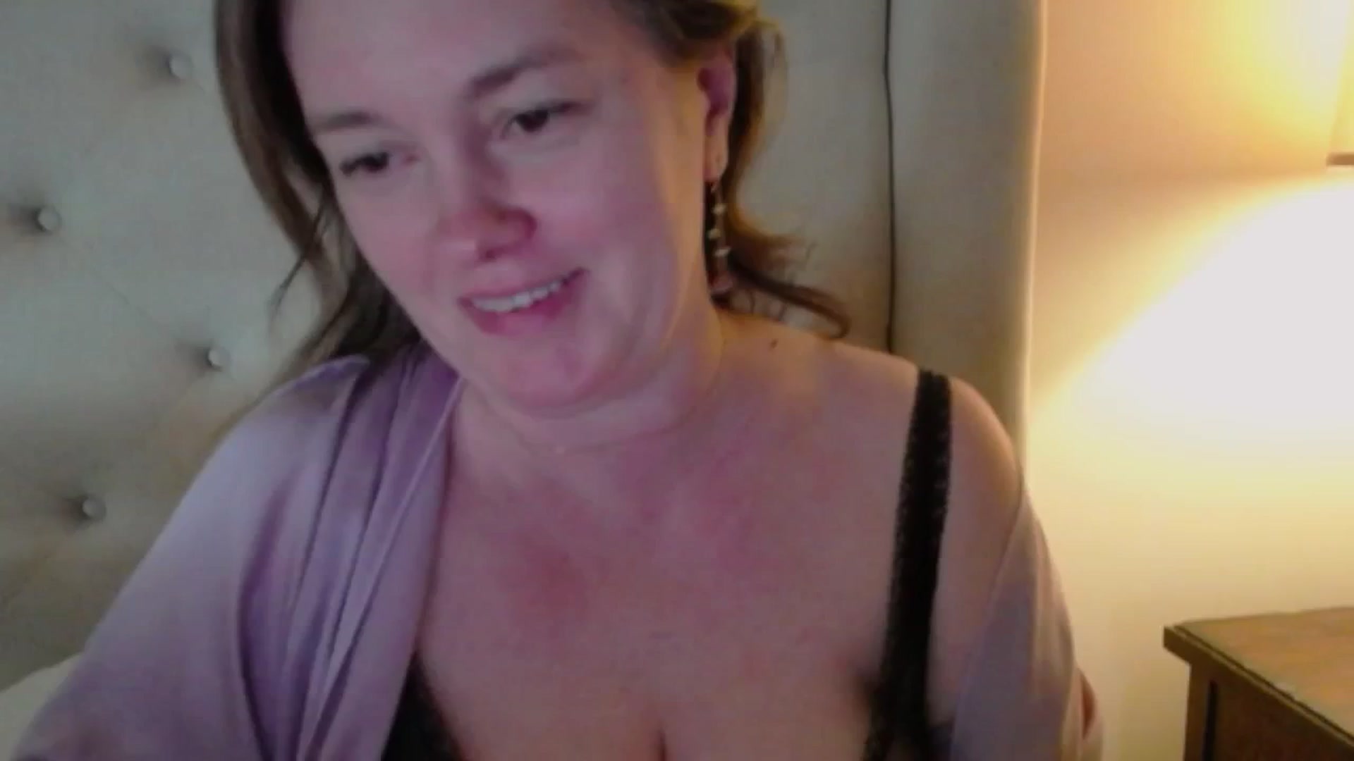 Gallery image thumbnail from J0llye's myfreecams stream on, 04/01/2025, 19:29 image 1 of 20