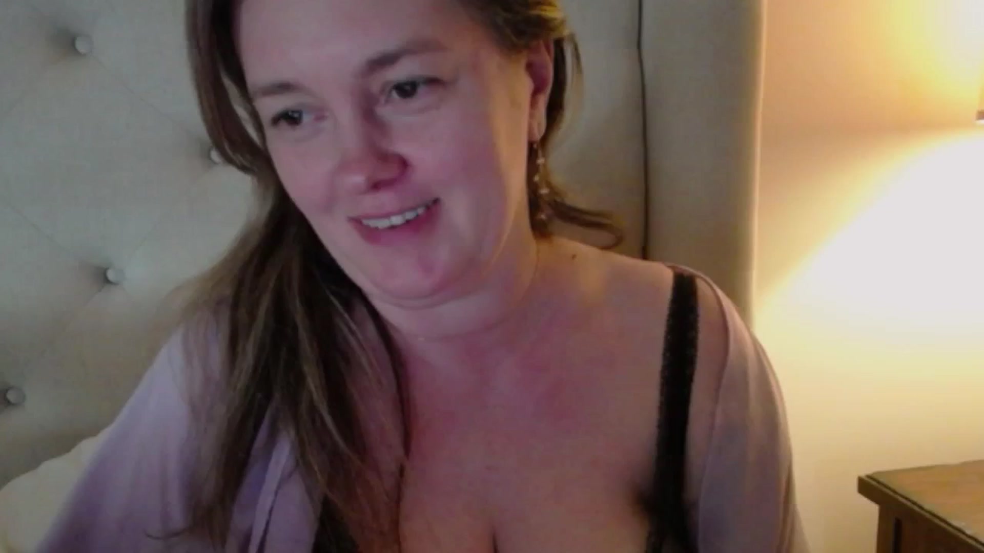 Gallery image thumbnail from J0llye's myfreecams stream on, 04/01/2025, 19:29 image 16 of 20