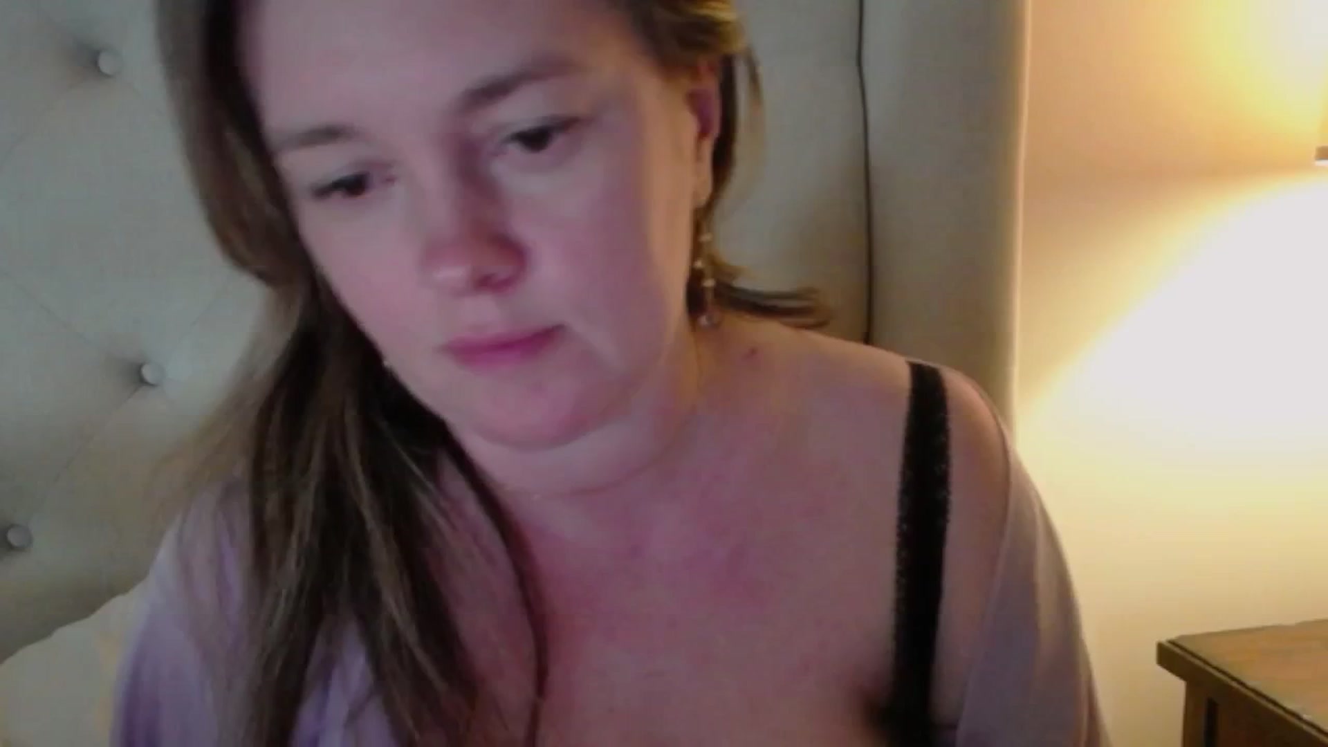 Gallery image thumbnail from J0llye's myfreecams stream on, 04/01/2025, 19:29 image 19 of 20