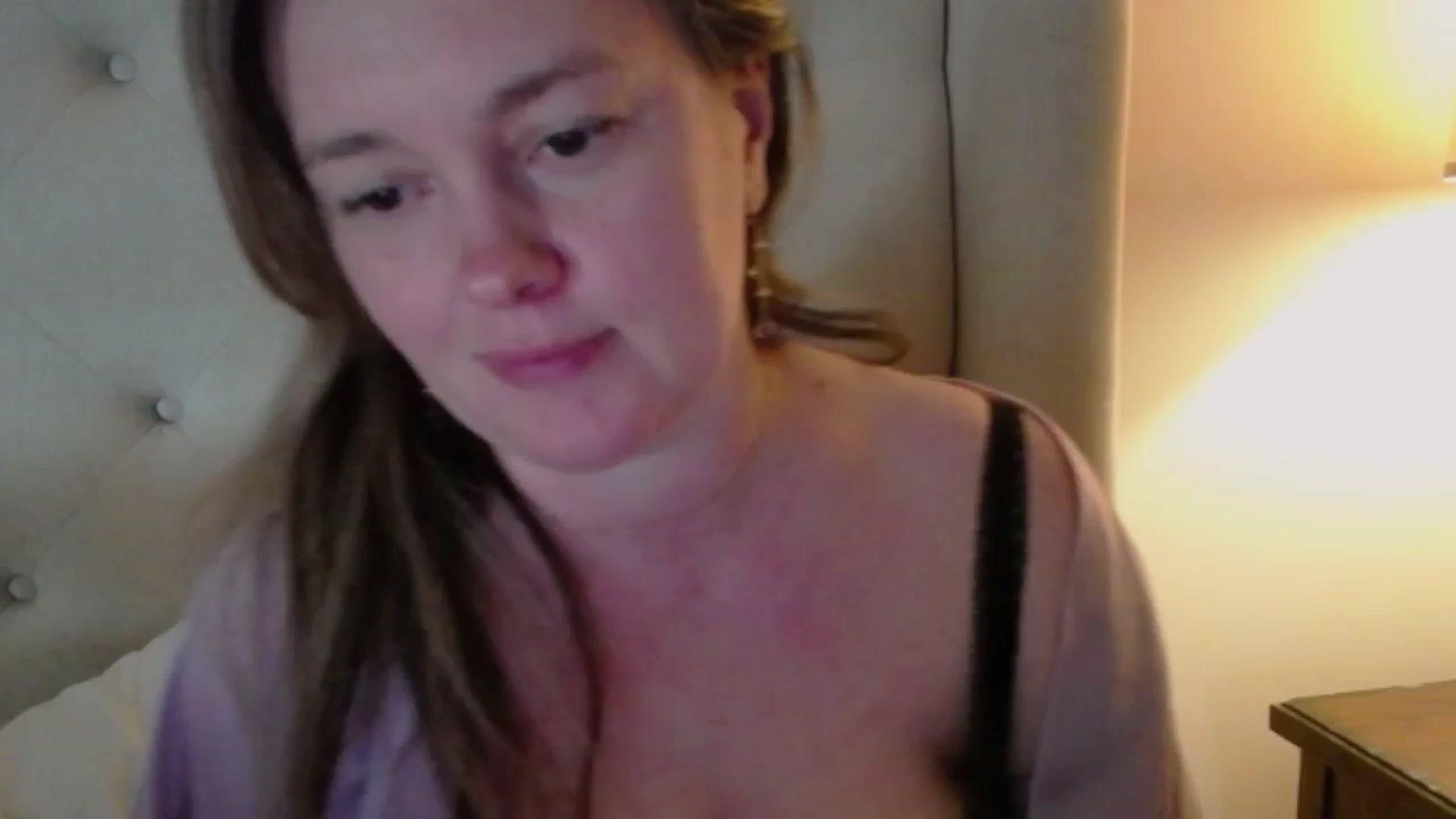 Gallery image thumbnail from J0llye's myfreecams stream on, 04/01/2025, 19:29 image 20 of 20
