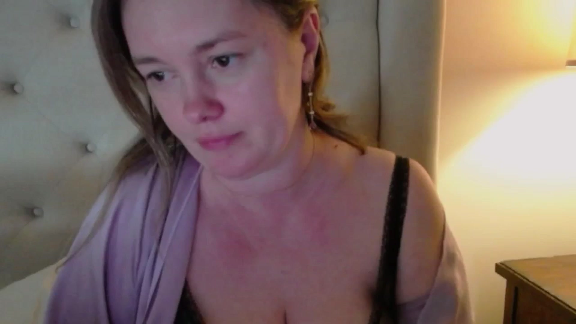 Gallery image thumbnail from J0llye's myfreecams stream on, 04/01/2025, 19:29 image 4 of 20