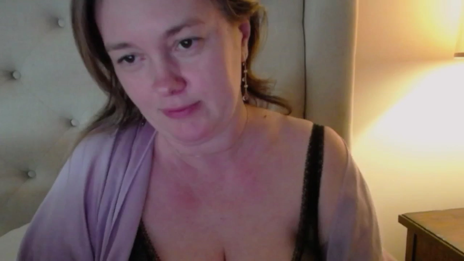 Gallery image thumbnail from J0llye's myfreecams stream on, 04/01/2025, 19:29 image 2 of 20