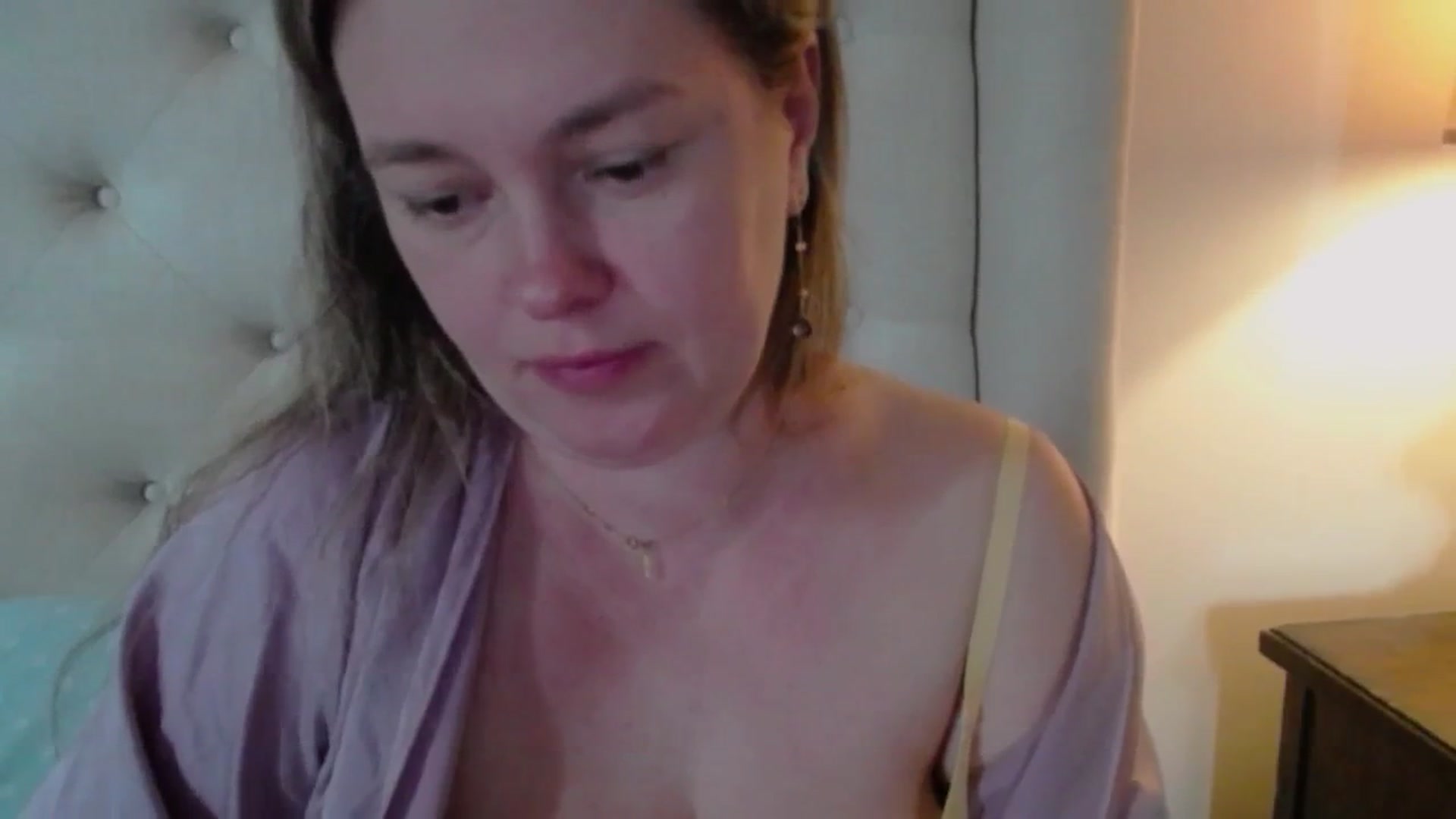 Gallery image thumbnail from J0llye's myfreecams stream on, 04/02/2025, 16:28 image 10 of 20