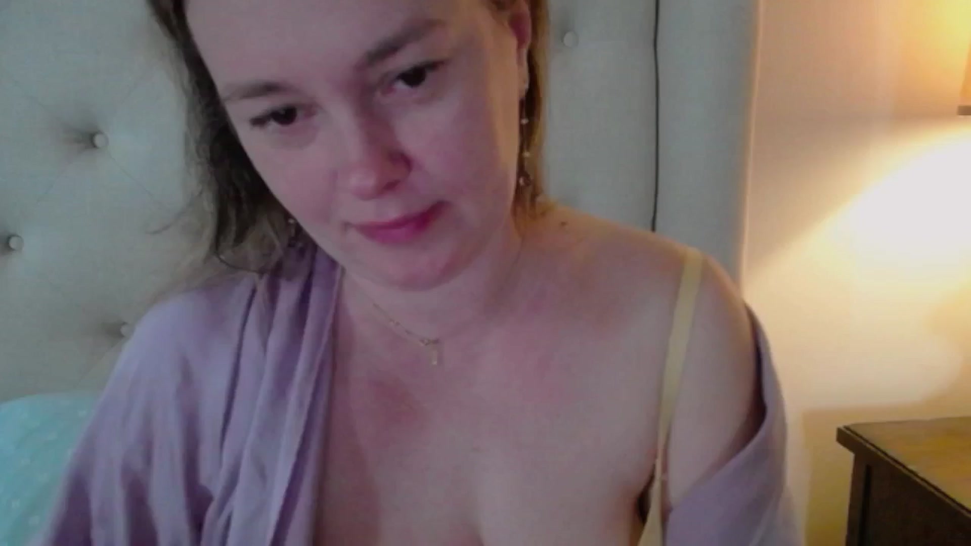 Gallery image thumbnail from J0llye's myfreecams stream on, 04/02/2025, 16:28 image 1 of 20