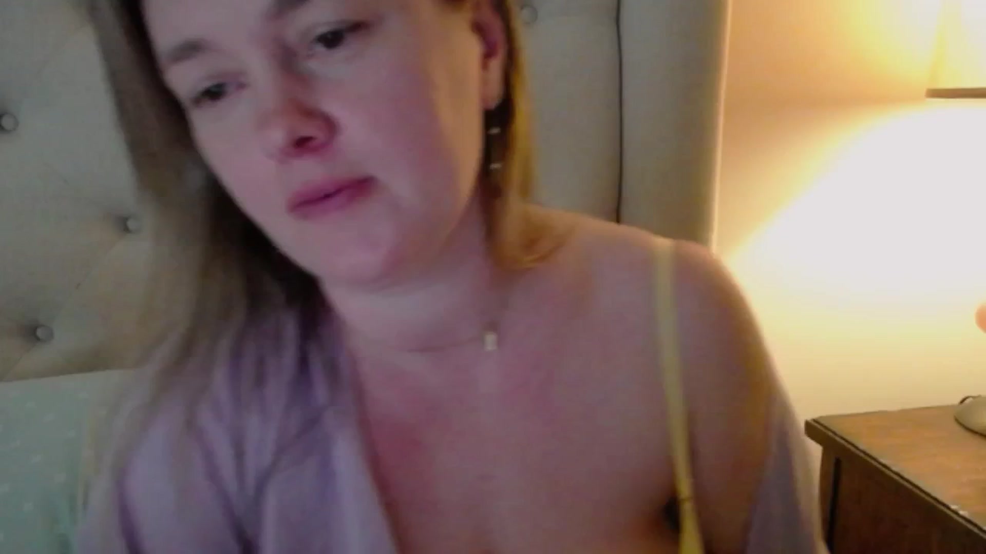 Gallery image thumbnail from J0llye's myfreecams stream on, 04/02/2025, 18:44 image 20 of 20
