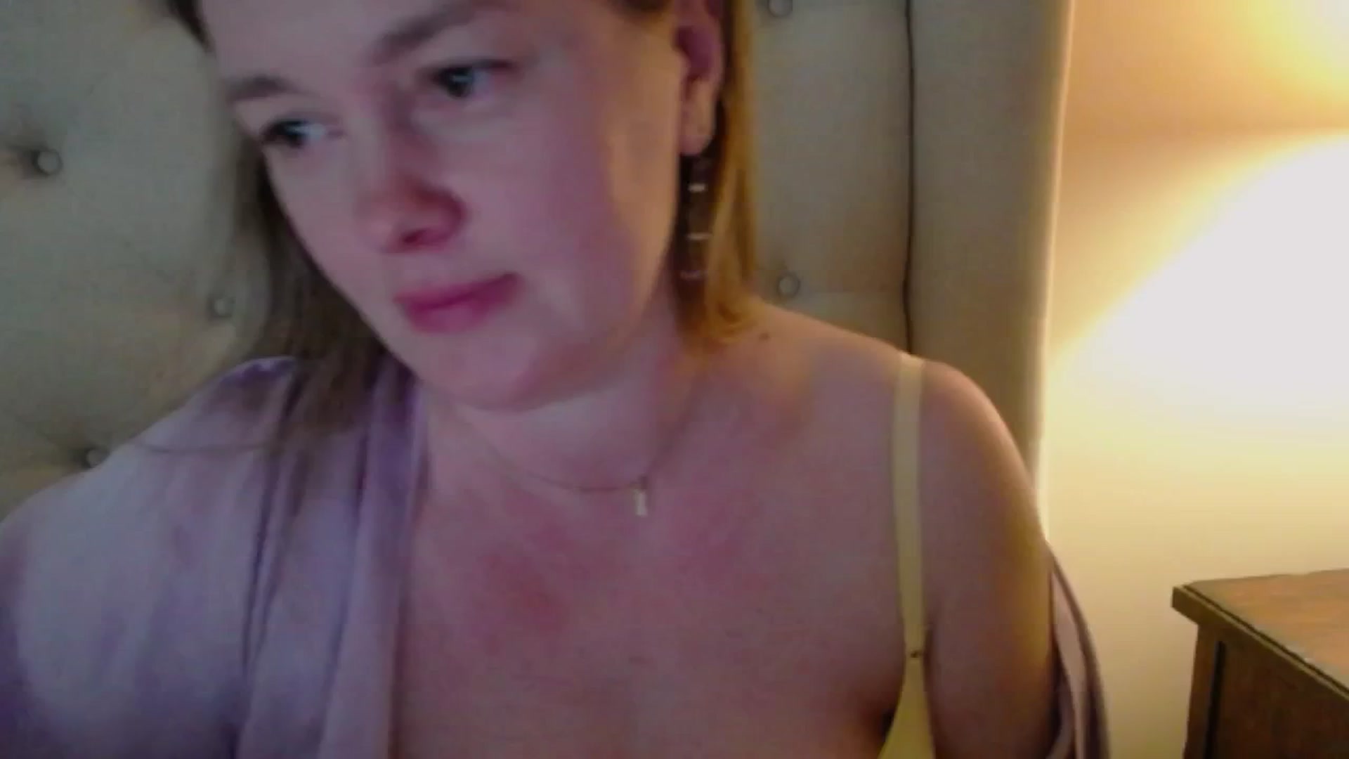 Gallery image thumbnail from J0llye's myfreecams stream on, 04/02/2025, 20:06 image 1 of 20