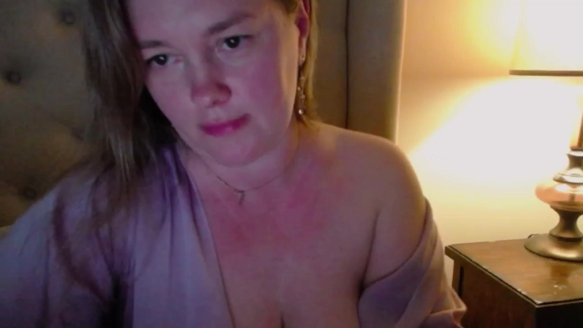 Gallery image thumbnail from J0llye's myfreecams stream on, 04/02/2025, 20:06 image 18 of 20