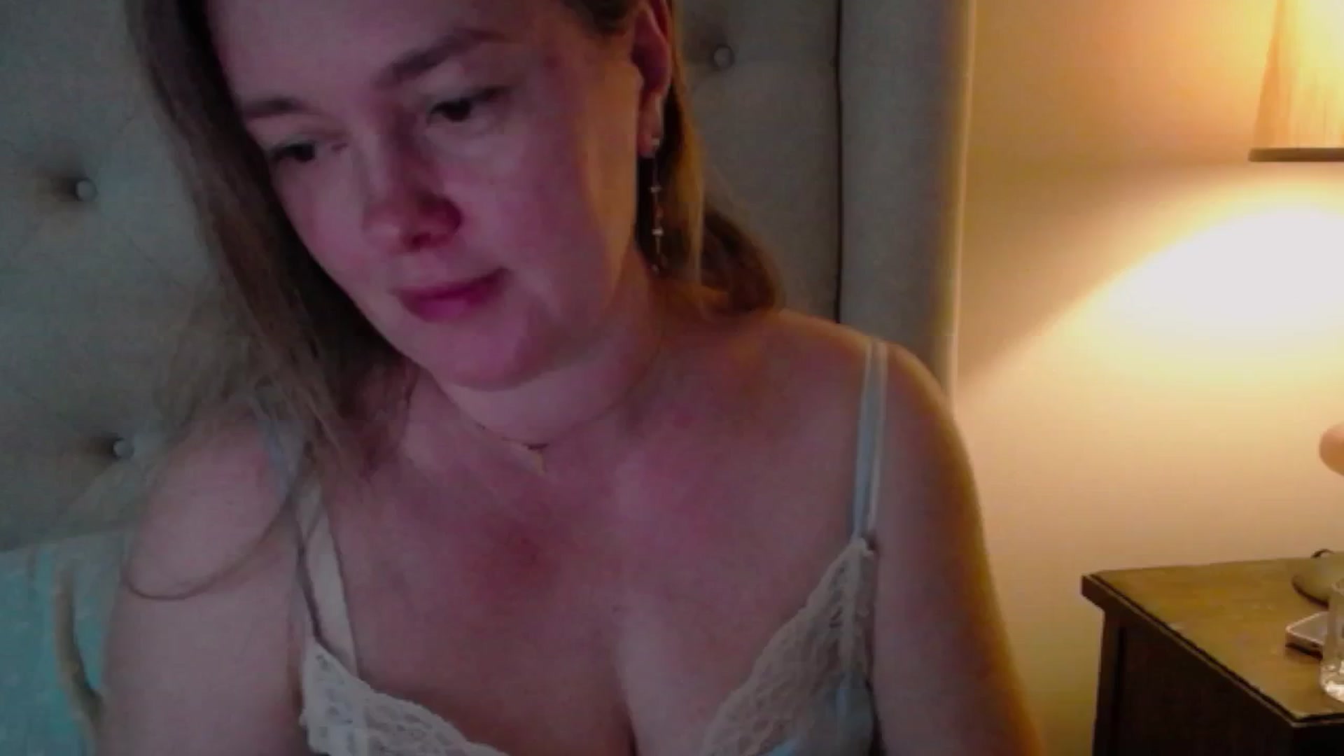 Gallery image thumbnail from J0llye's myfreecams stream on, 04/04/2025, 16:02 image 9 of 20