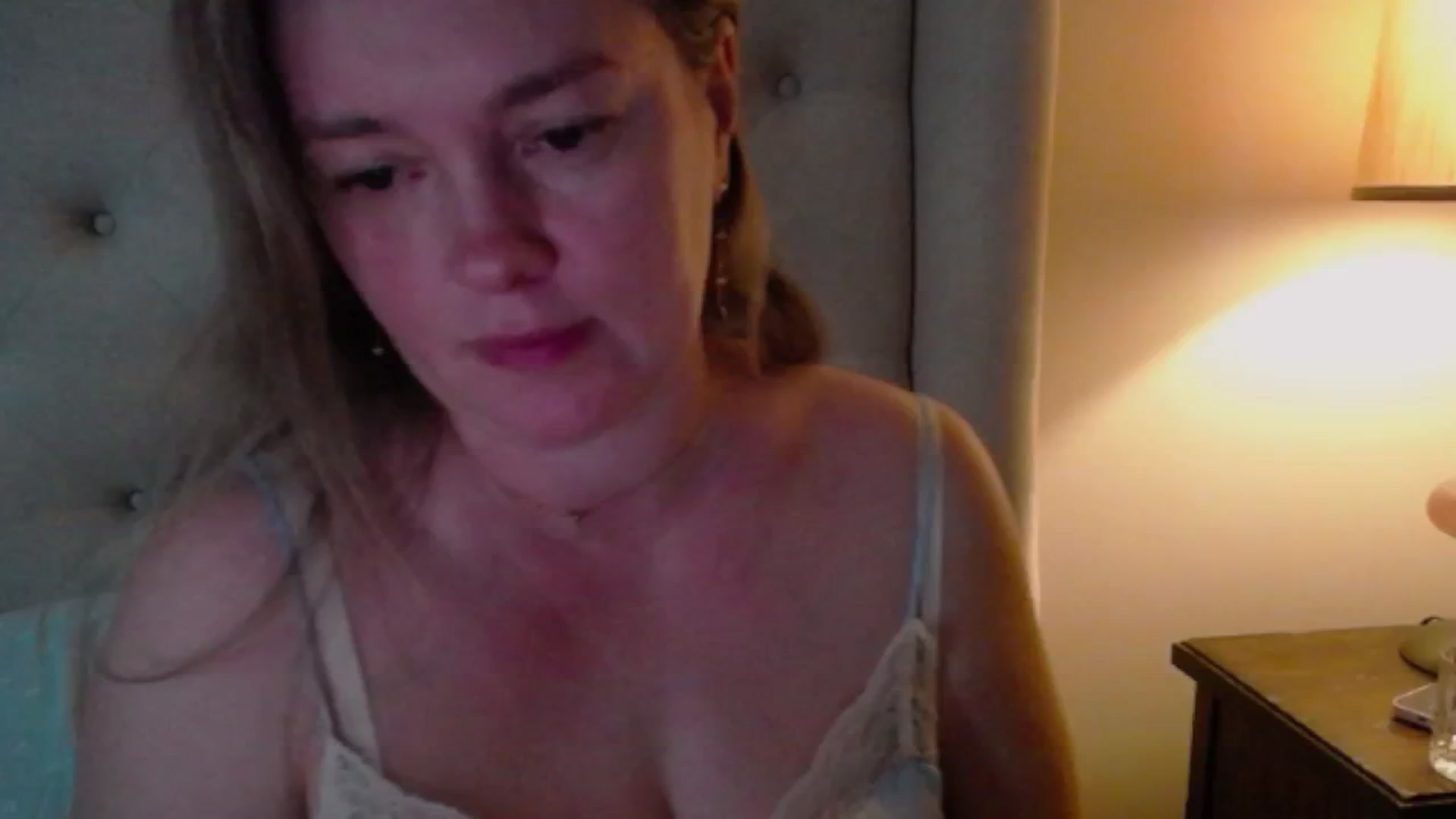 Gallery image thumbnail from J0llye's myfreecams stream on, 04/04/2025, 16:02 image 7 of 20