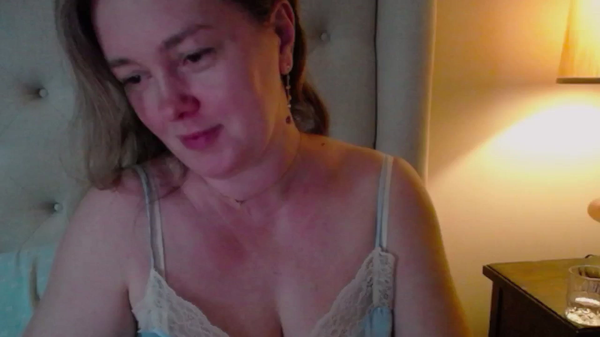 Gallery image thumbnail from J0llye's myfreecams stream on, 04/04/2025, 16:02 image 1 of 20