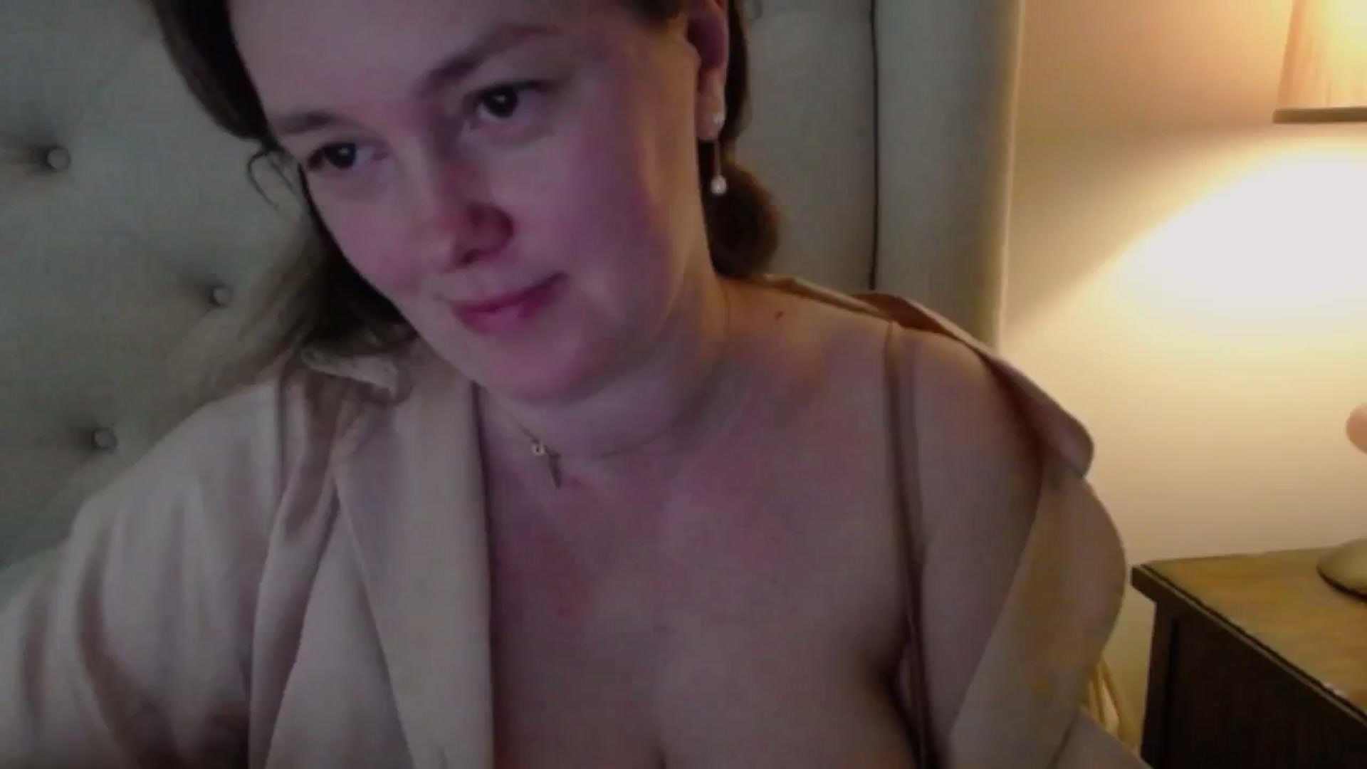 Gallery image thumbnail from J0llye's myfreecams stream on, 04/06/2025, 20:40 image 4 of 20