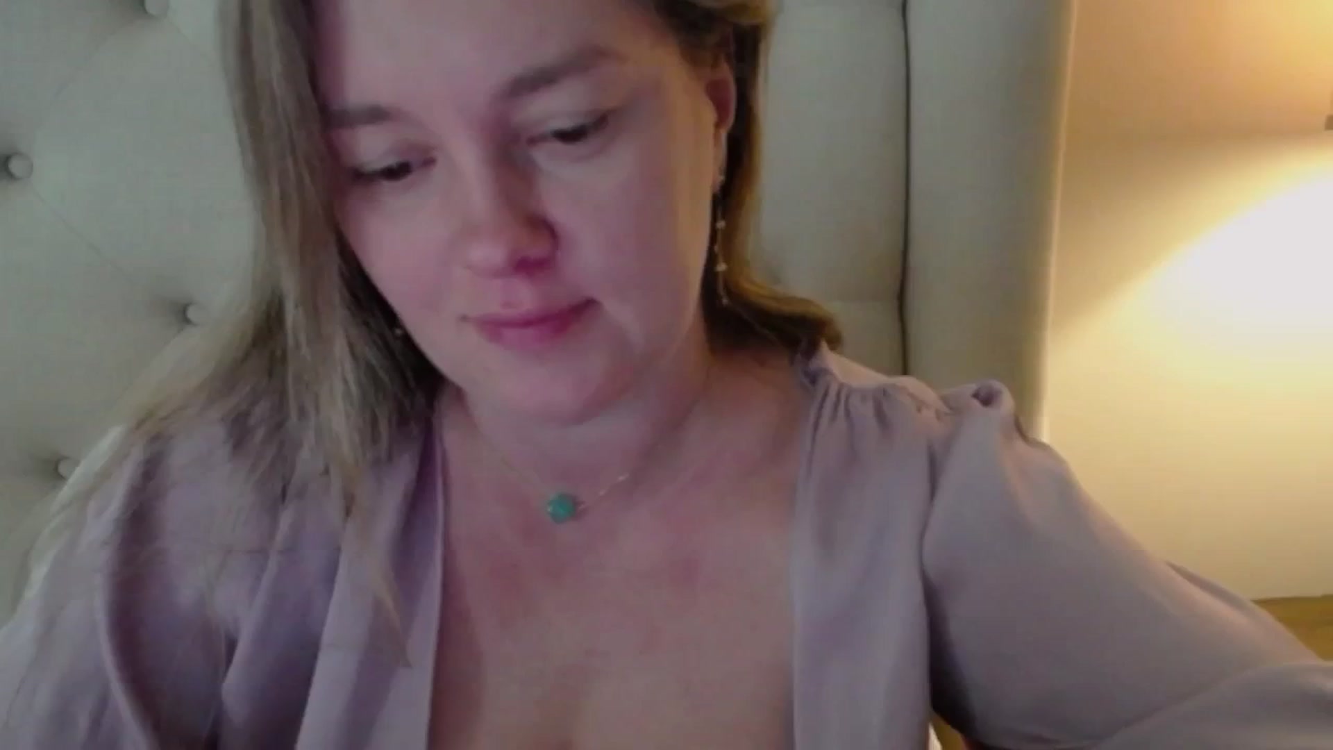 Gallery image thumbnail from J0llye's myfreecams stream on, 04/08/2025, 16:58 image 15 of 20