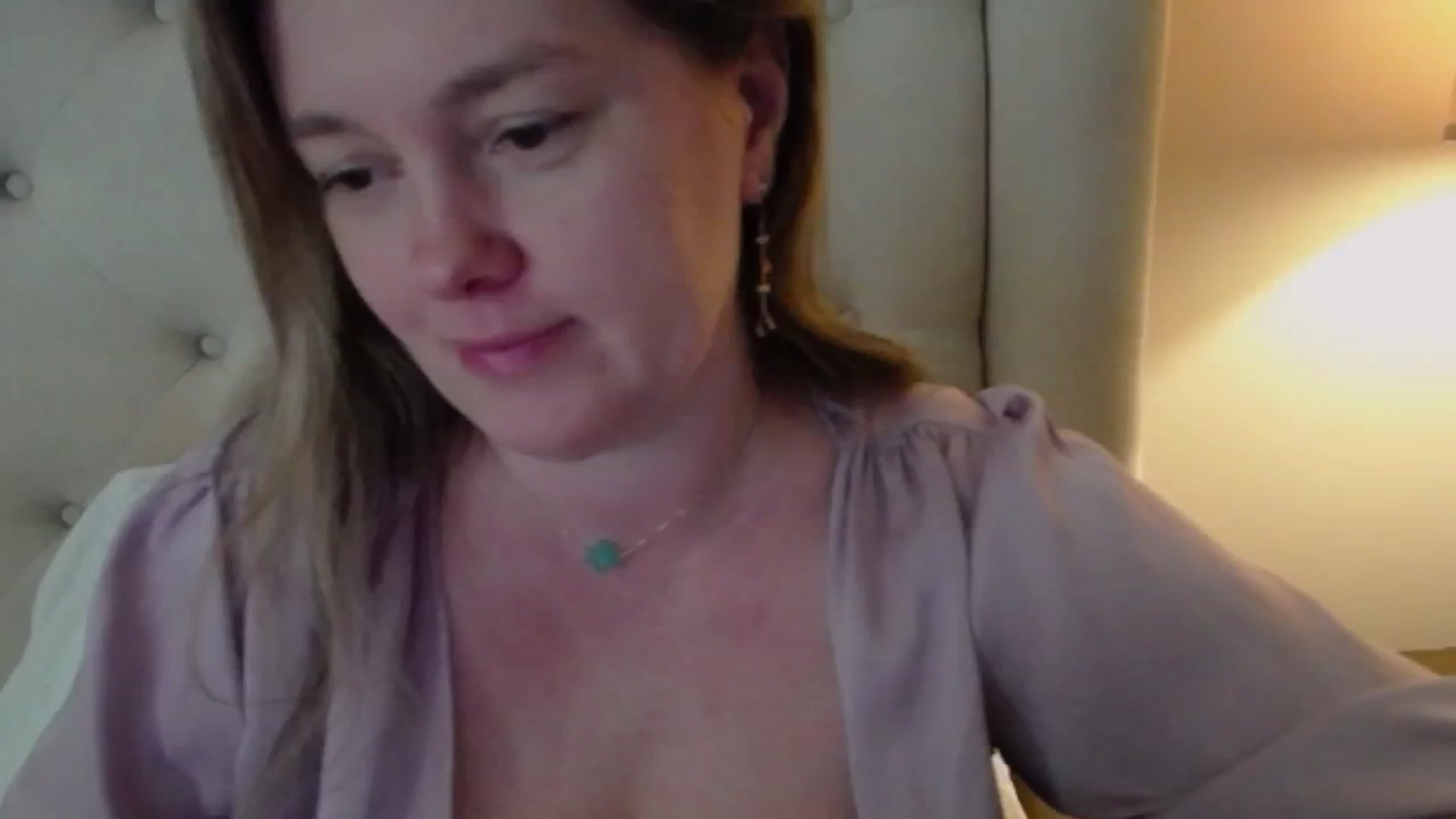 Gallery image thumbnail from J0llye's myfreecams stream on, 04/08/2025, 16:58 image 16 of 20