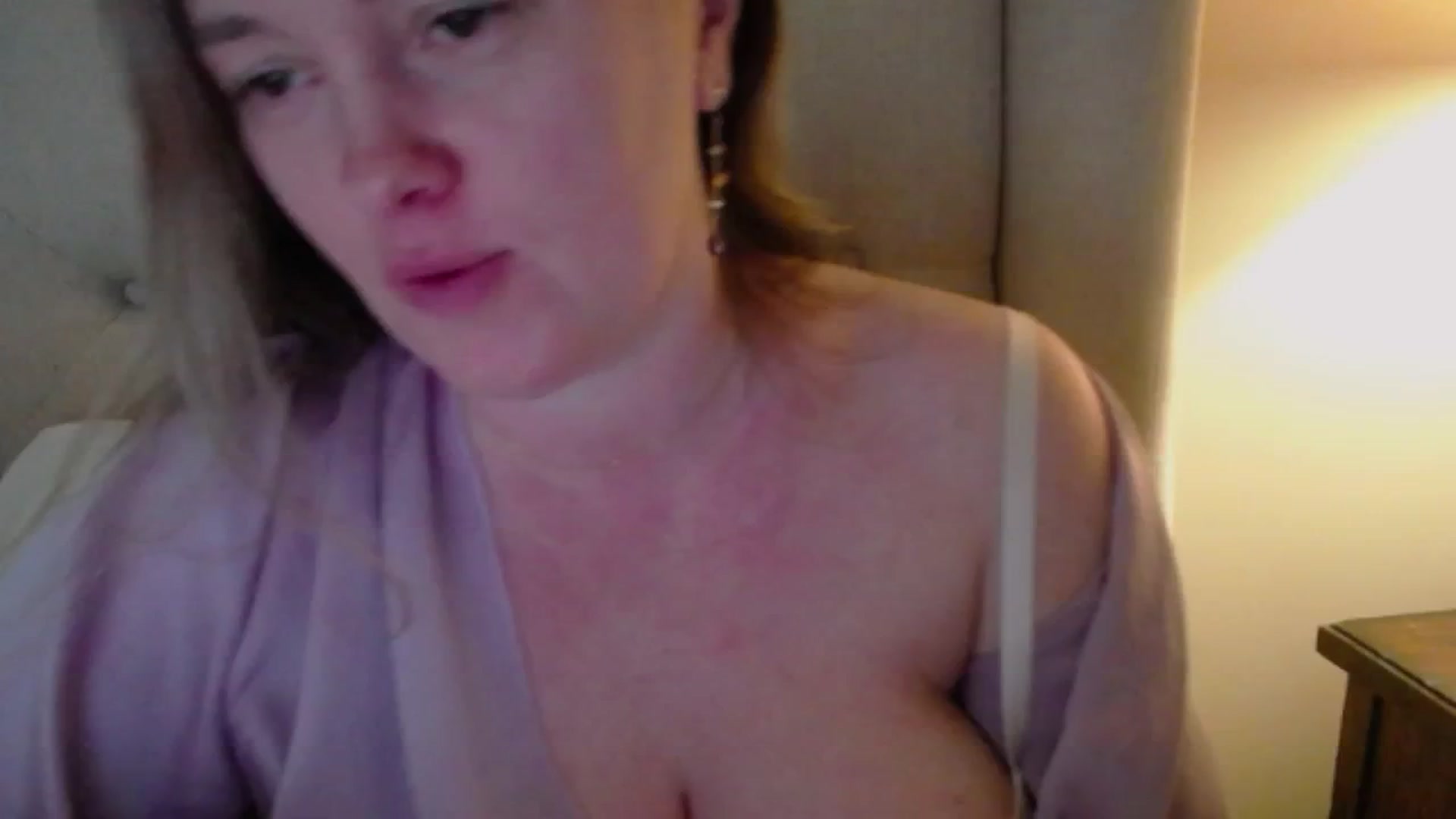 Gallery image thumbnail from J0llye's myfreecams stream on, 04/08/2025, 19:52 image 14 of 20