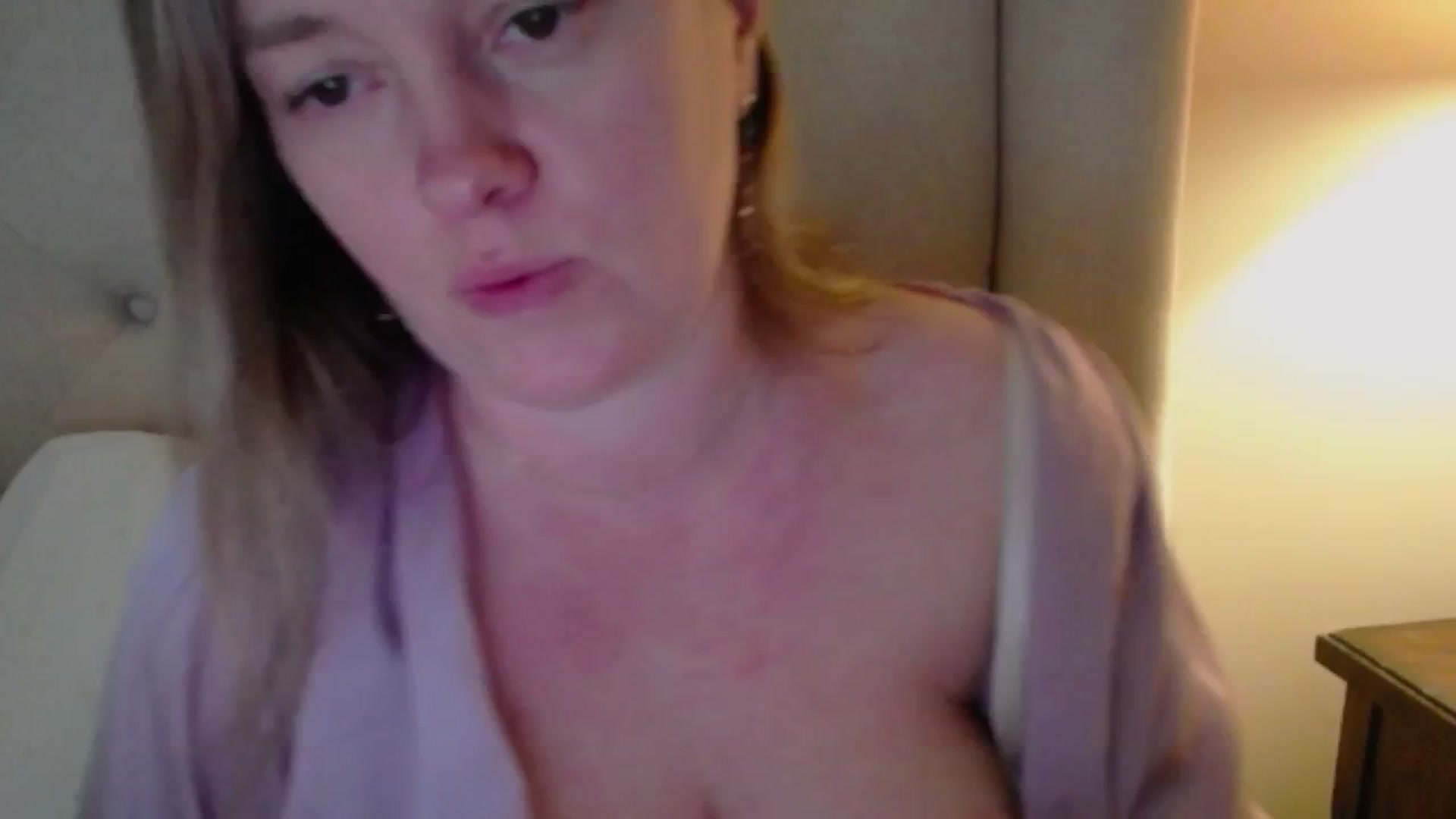 Gallery image thumbnail from J0llye's myfreecams stream on, 04/08/2025, 19:52 image 11 of 20