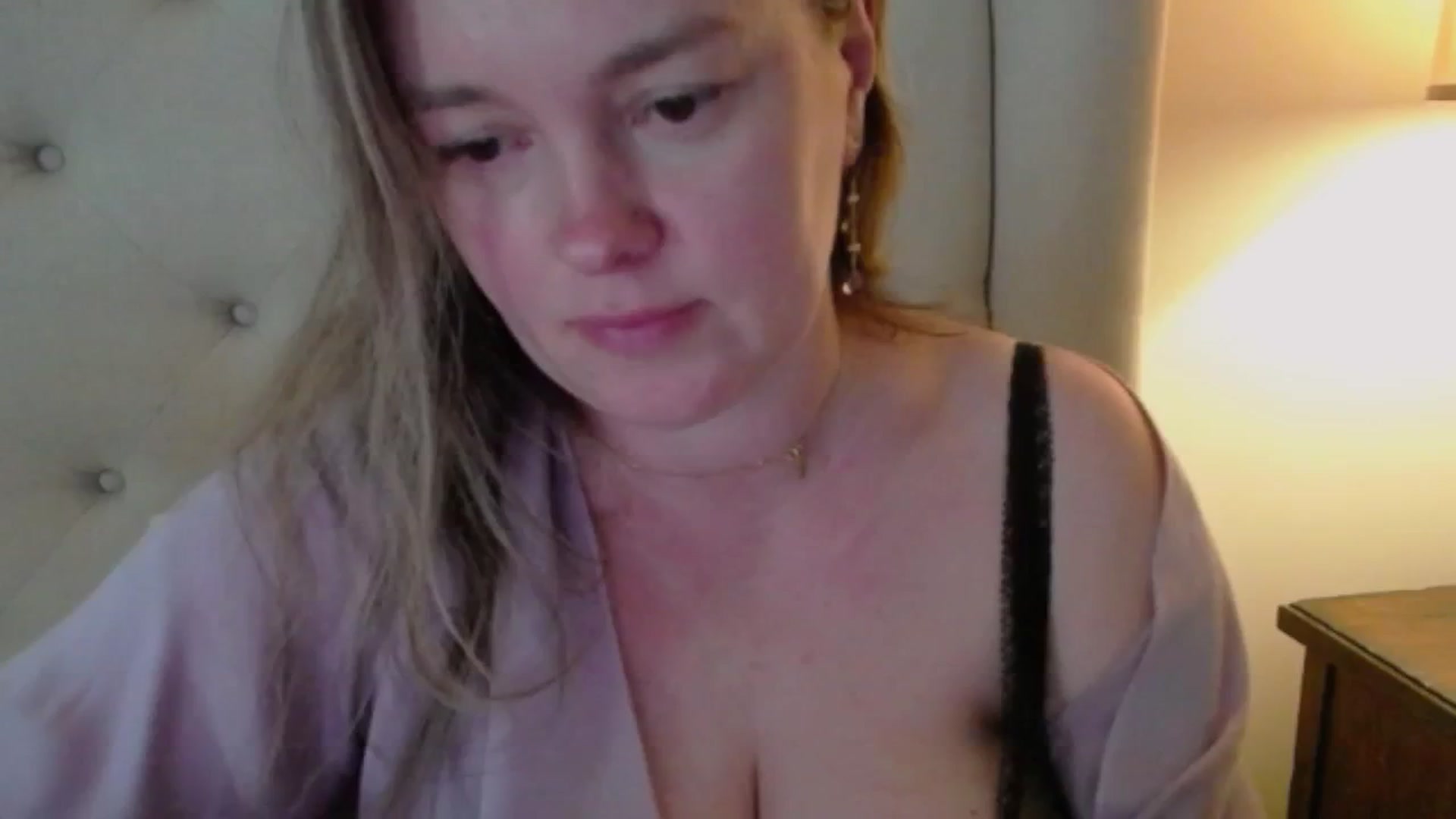Gallery image thumbnail from J0llye's myfreecams stream on, 04/09/2025, 19:14 image 20 of 20