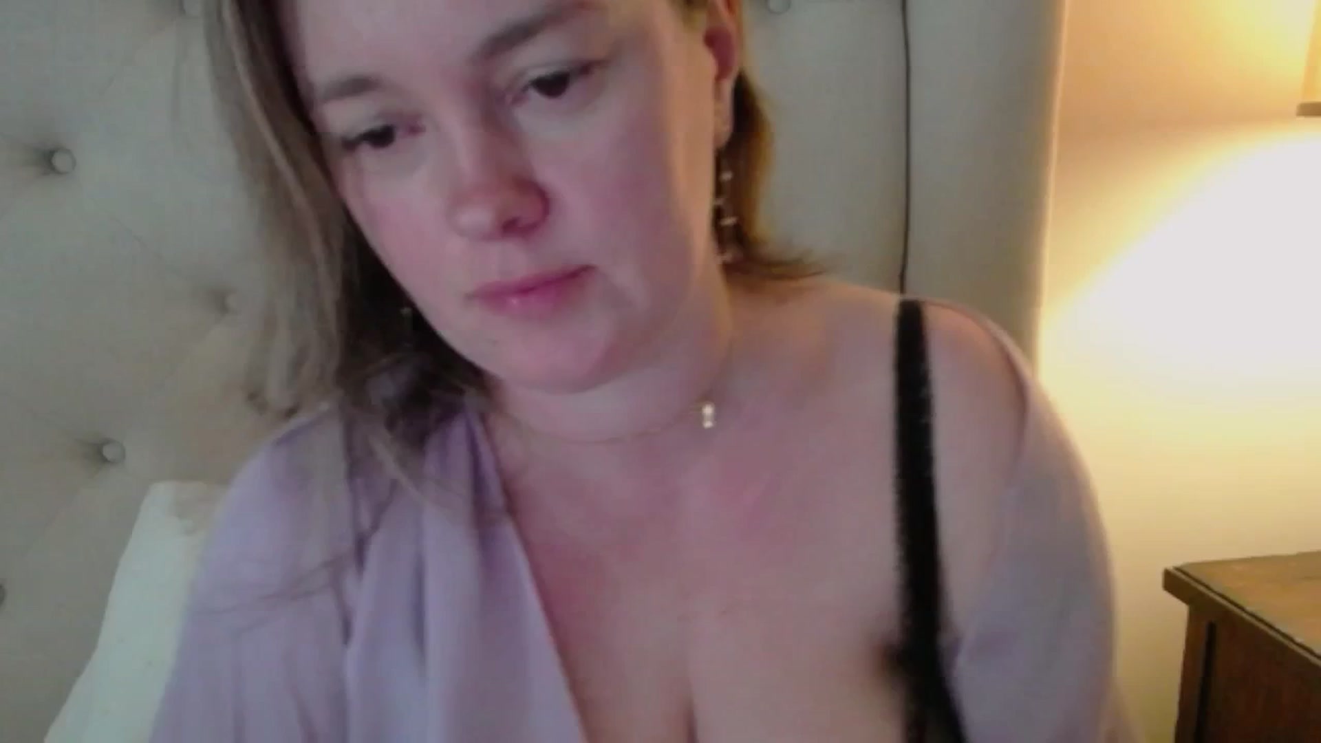 Gallery image thumbnail from J0llye's myfreecams stream on, 04/09/2025, 19:14 image 9 of 20