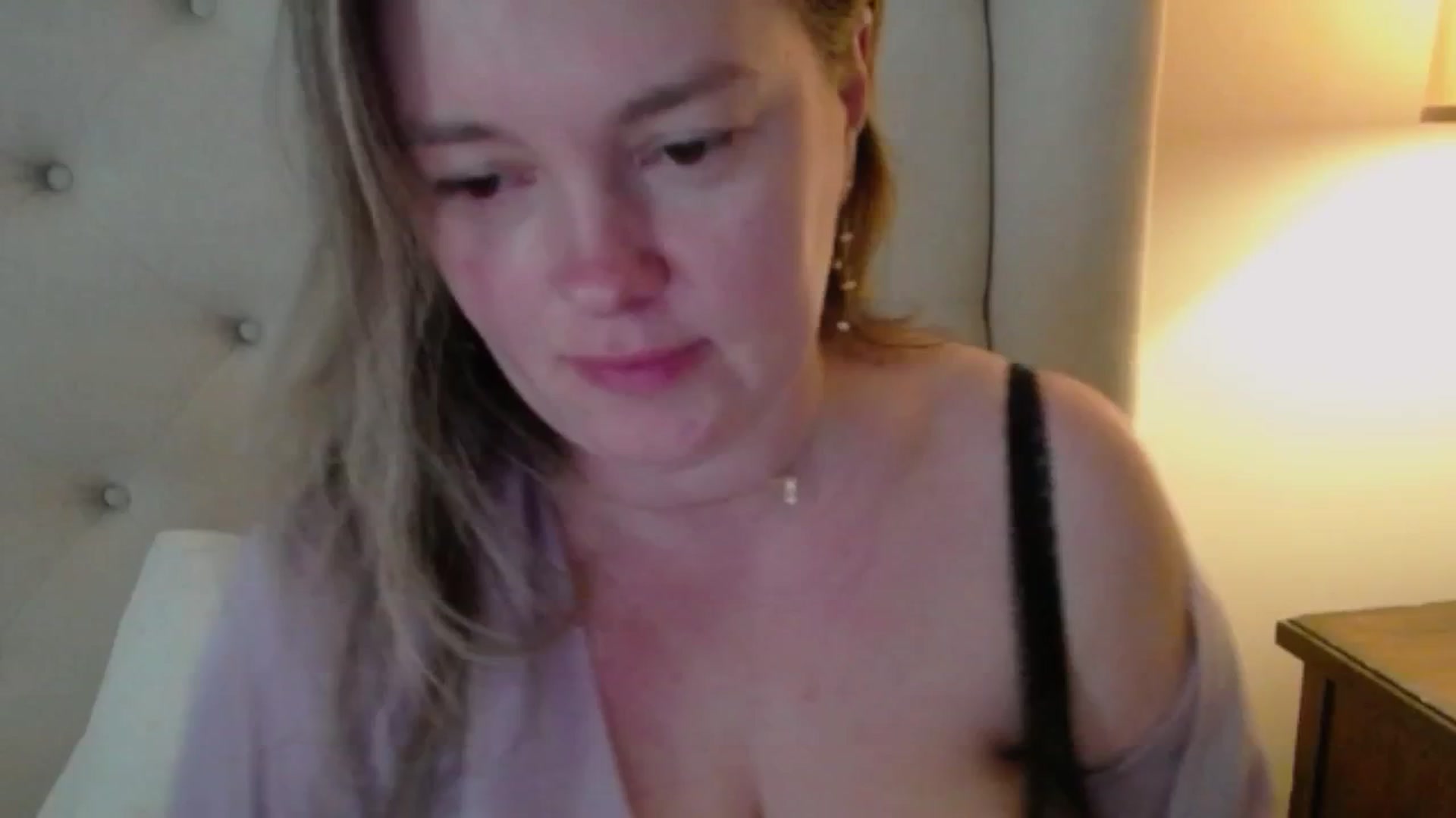Gallery image thumbnail from J0llye's myfreecams stream on, 04/09/2025, 19:14 image 16 of 20