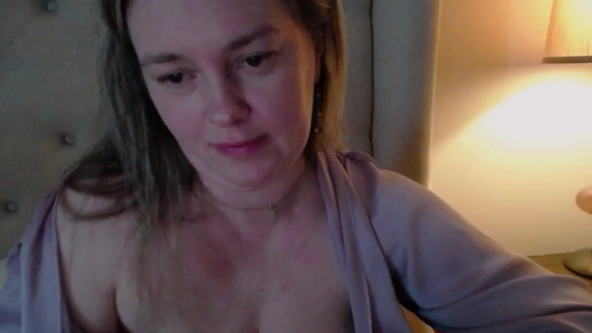 Gallery image thumbnail from J0llye's myfreecams stream on, 04/10/2025, 19:35 image 15 of 20
