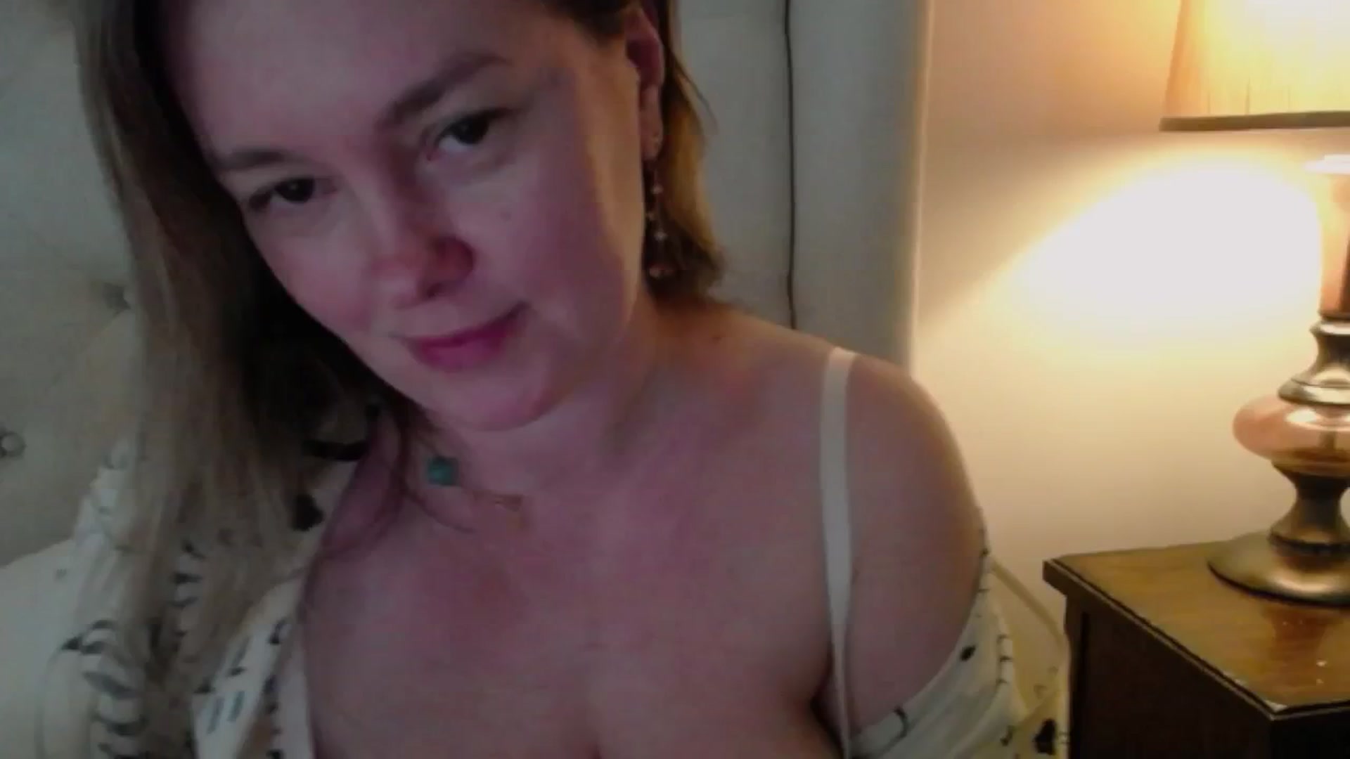 Gallery image thumbnail from J0llye's myfreecams stream on, 04/11/2025, 16:36 image 19 of 20