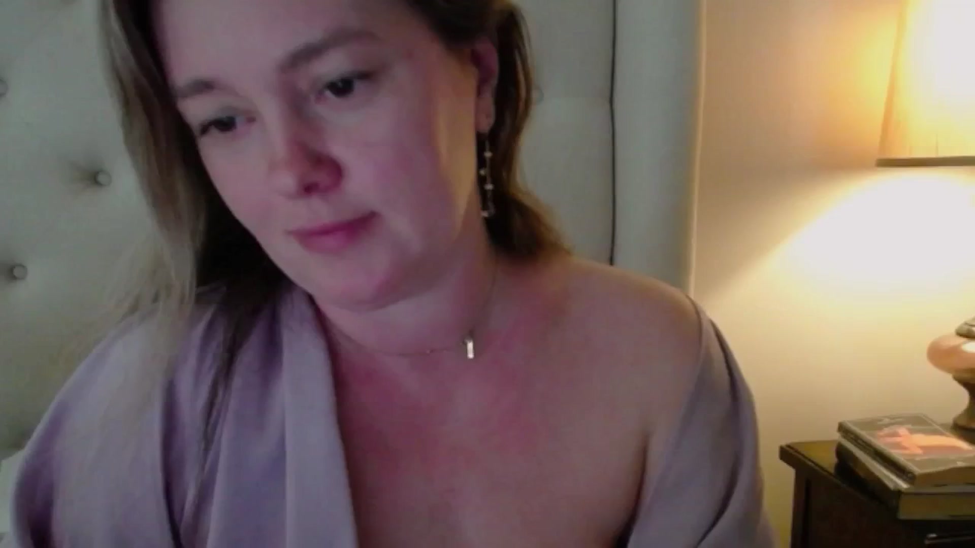 Gallery image thumbnail from J0llye's myfreecams stream on, 04/14/2025, 16:56 image 12 of 20