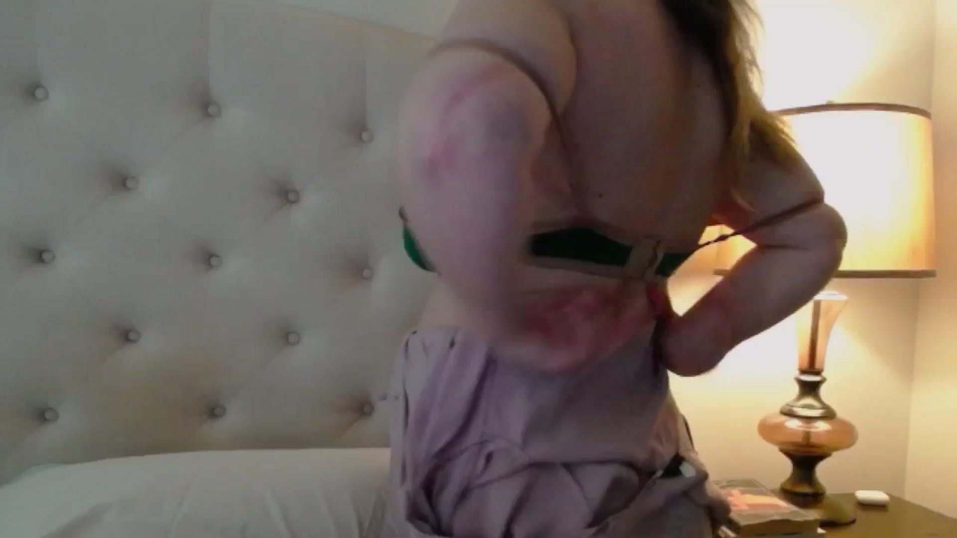 Gallery image thumbnail from J0llye's myfreecams stream on, 04/14/2025, 16:56 image 10 of 20