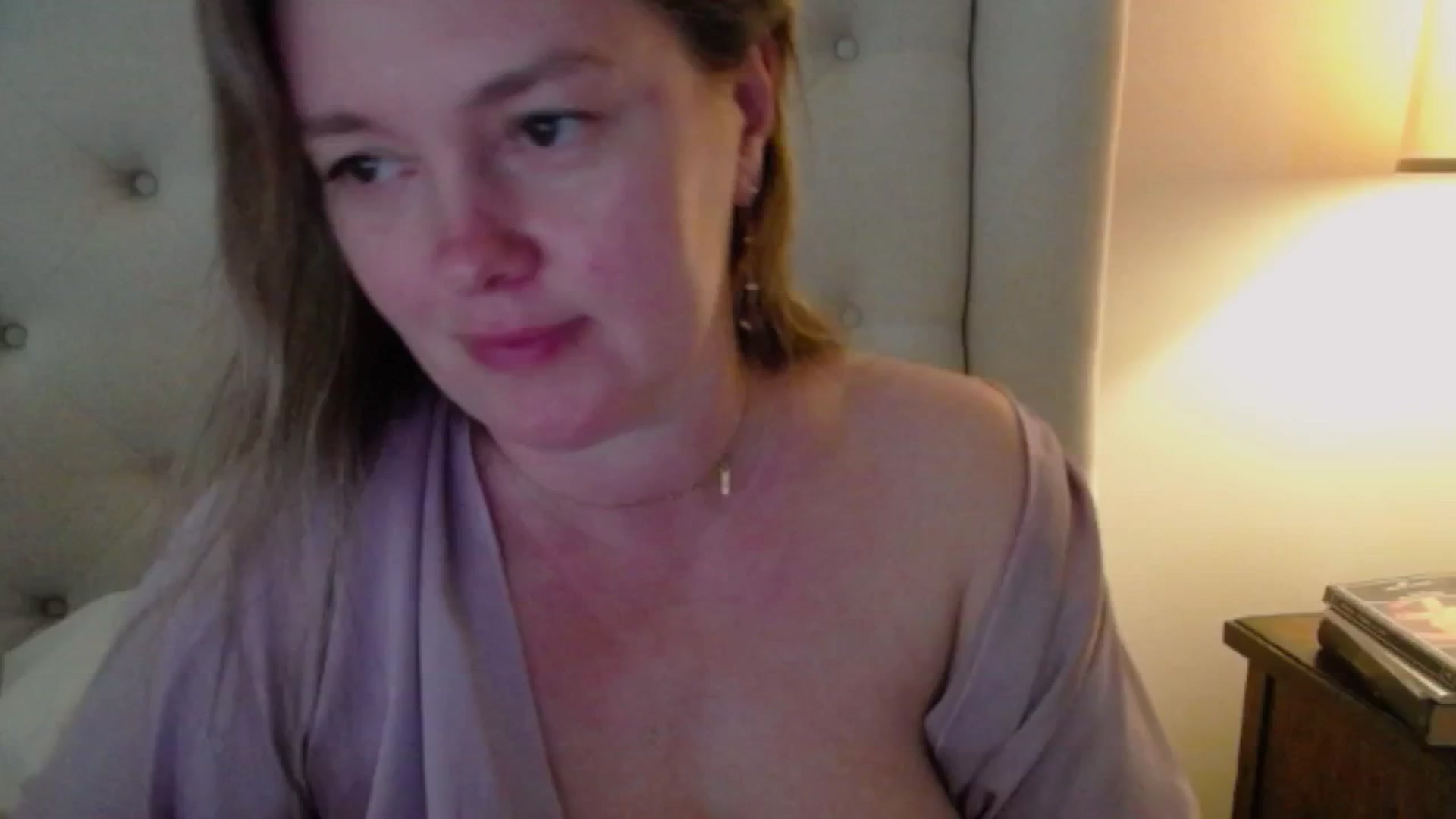 Gallery image thumbnail from J0llye's myfreecams stream on, 04/14/2025, 19:36 image 16 of 20