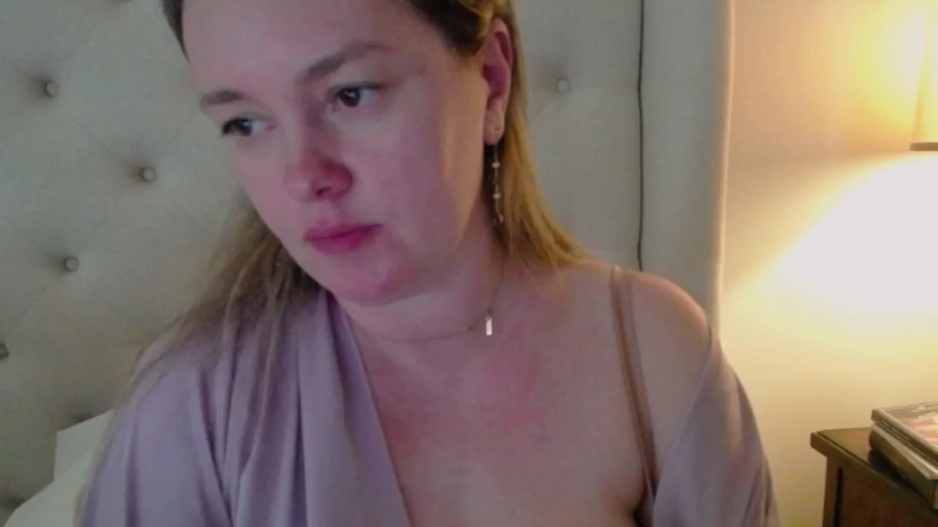 Gallery image thumbnail from J0llye's myfreecams stream on, 04/14/2025, 19:36 image 1 of 20
