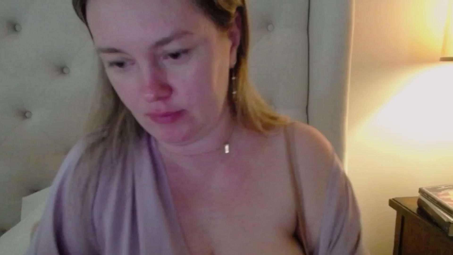 Gallery image thumbnail from J0llye's myfreecams stream on, 04/14/2025, 19:36 image 4 of 20