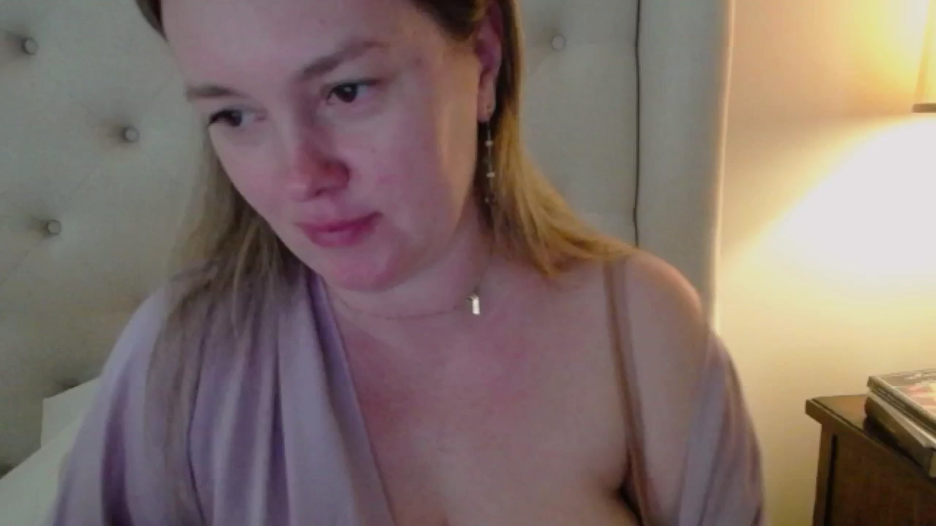 Gallery image thumbnail from J0llye's myfreecams stream on, 04/14/2025, 19:36 image 5 of 20