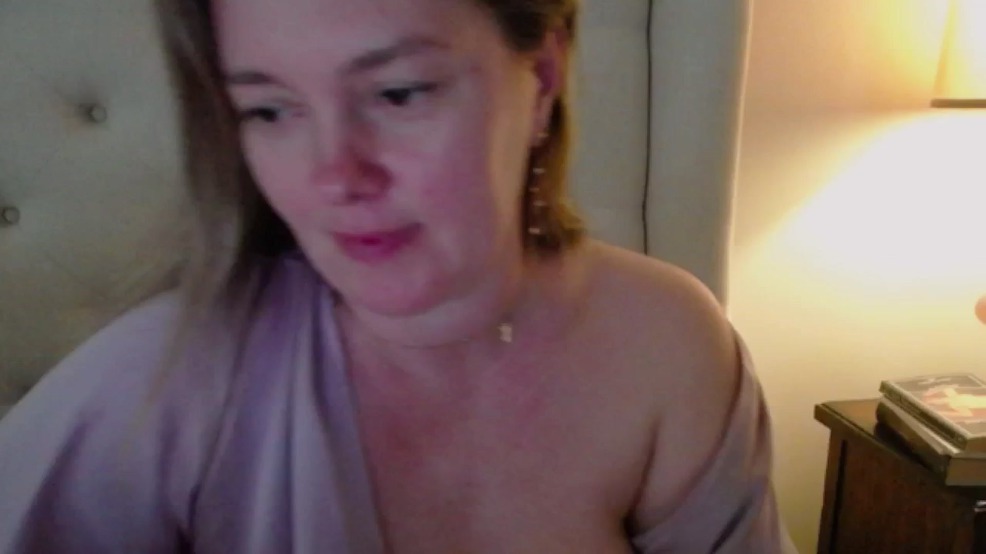 Gallery image thumbnail from J0llye's myfreecams stream on, 04/14/2025, 19:36 image 13 of 20