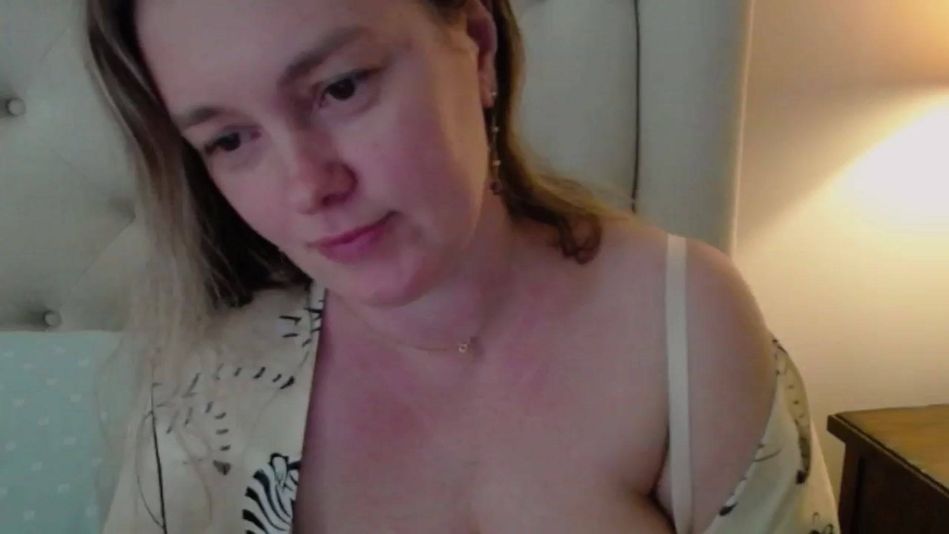 Gallery image thumbnail from J0llye's myfreecams stream on, 04/15/2025, 16:46 image 13 of 20
